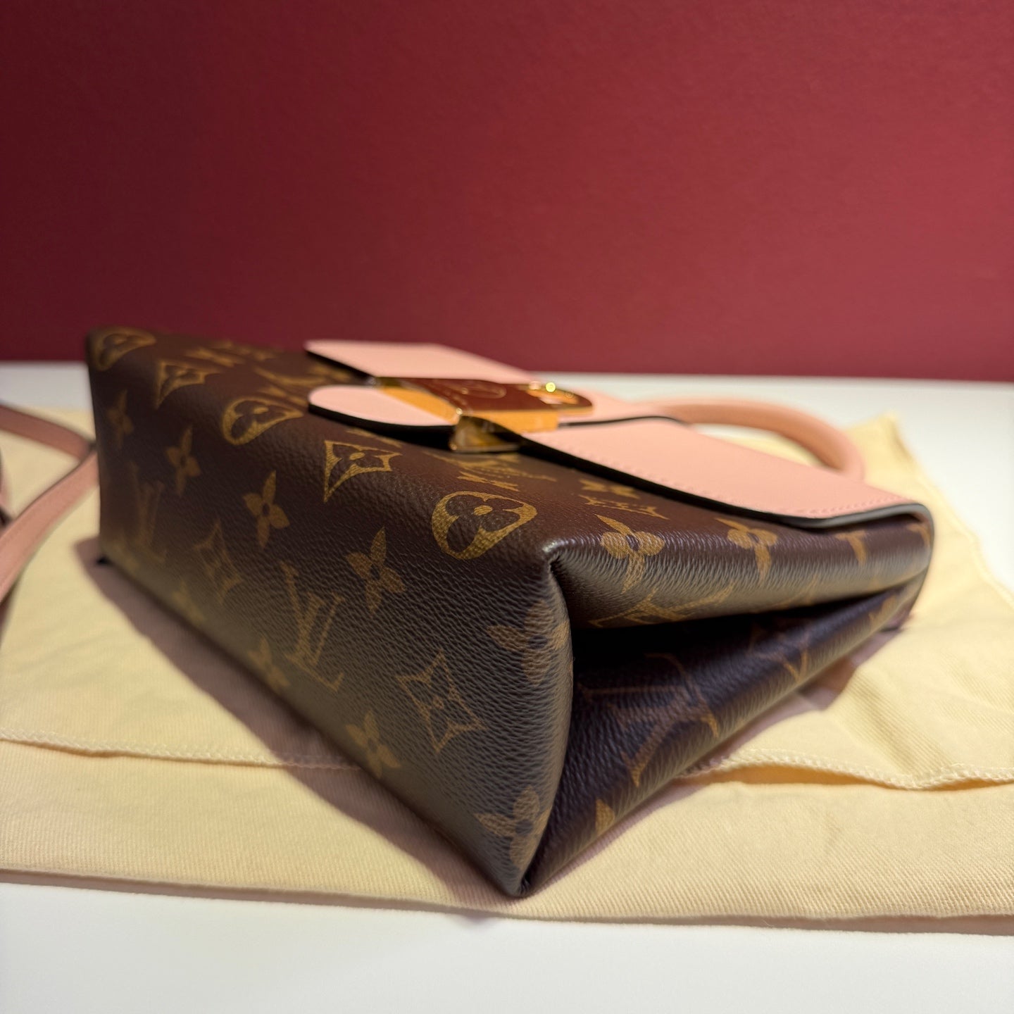Louis Vuitton Pink 21x17x7.5 M44080