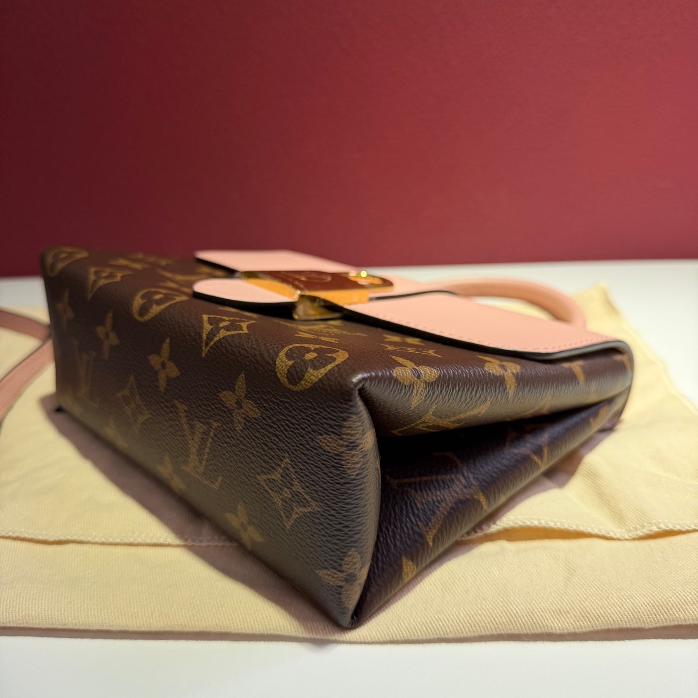 Louis Vuitton Pink 21x17x7.5 M44080