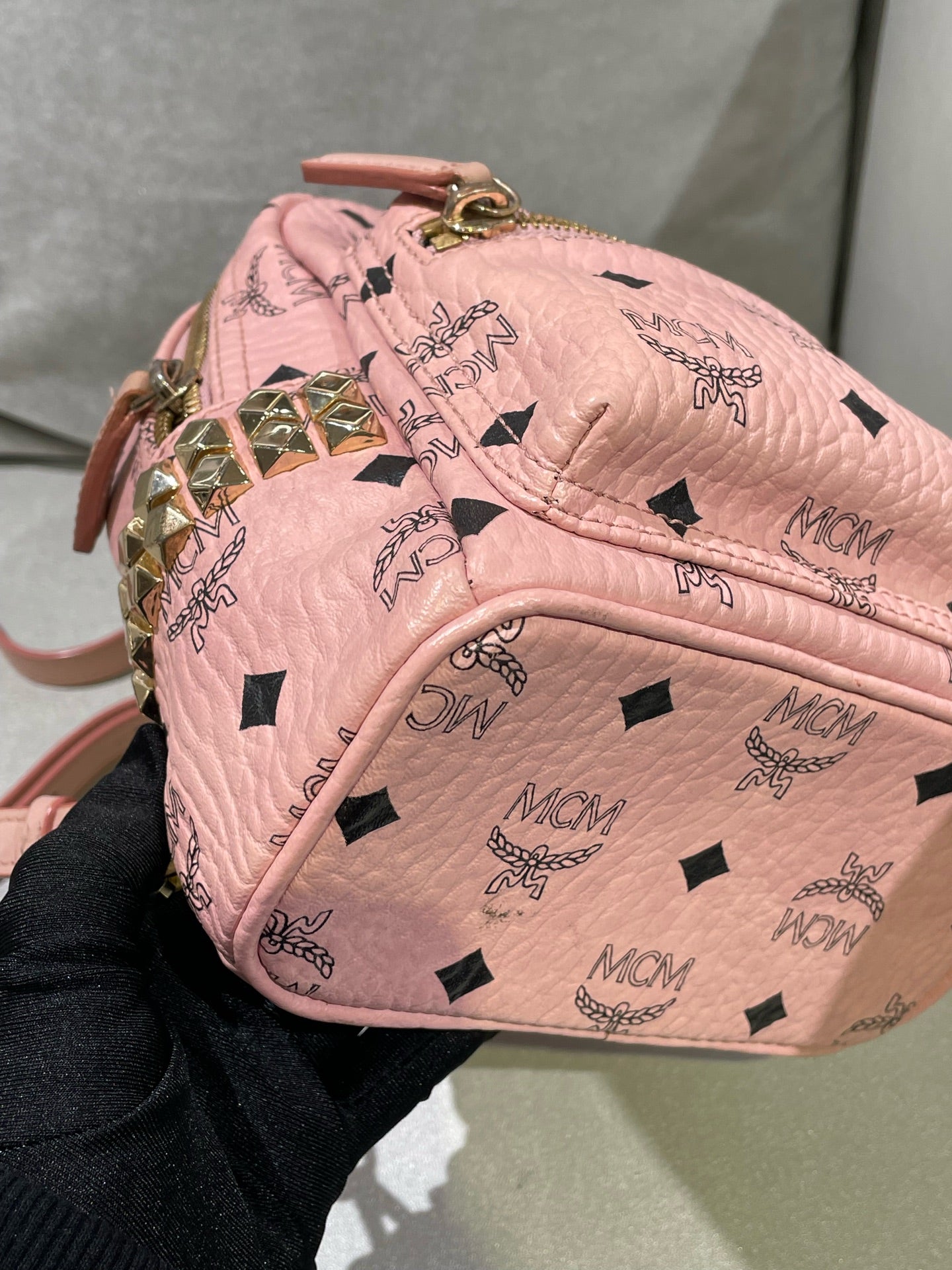 MCM Stark Bebe Boo Visetos Side-Trimmed Rivet Backpack Pink Backpack MMKEAVE17PZ001