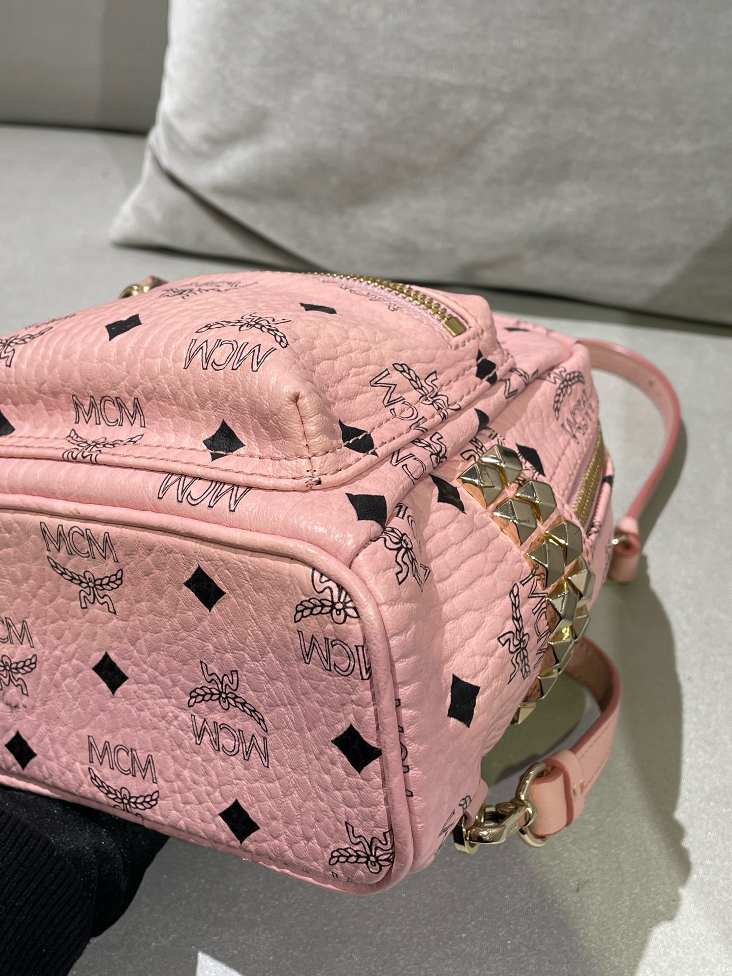 MCM Stark Bebe Boo Visetos Side-Trimmed Rivet Backpack Pink Backpack MMKEAVE17PZ001