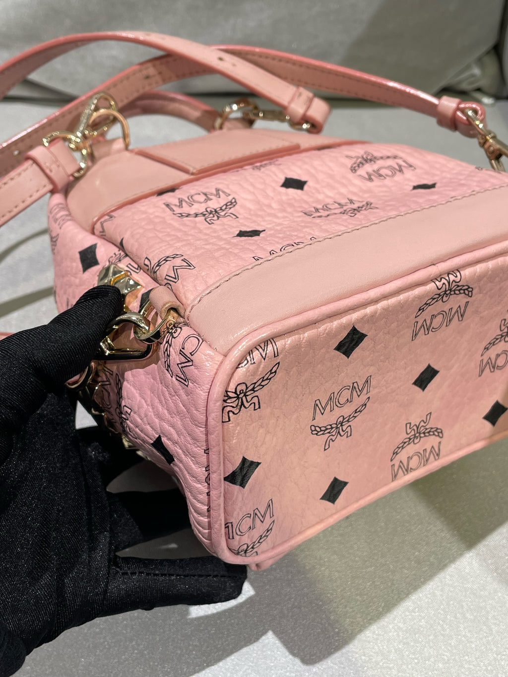 MCM Stark Bebe Boo Visetos Side-Trimmed Rivet Backpack Pink Backpack MMKEAVE17PZ001