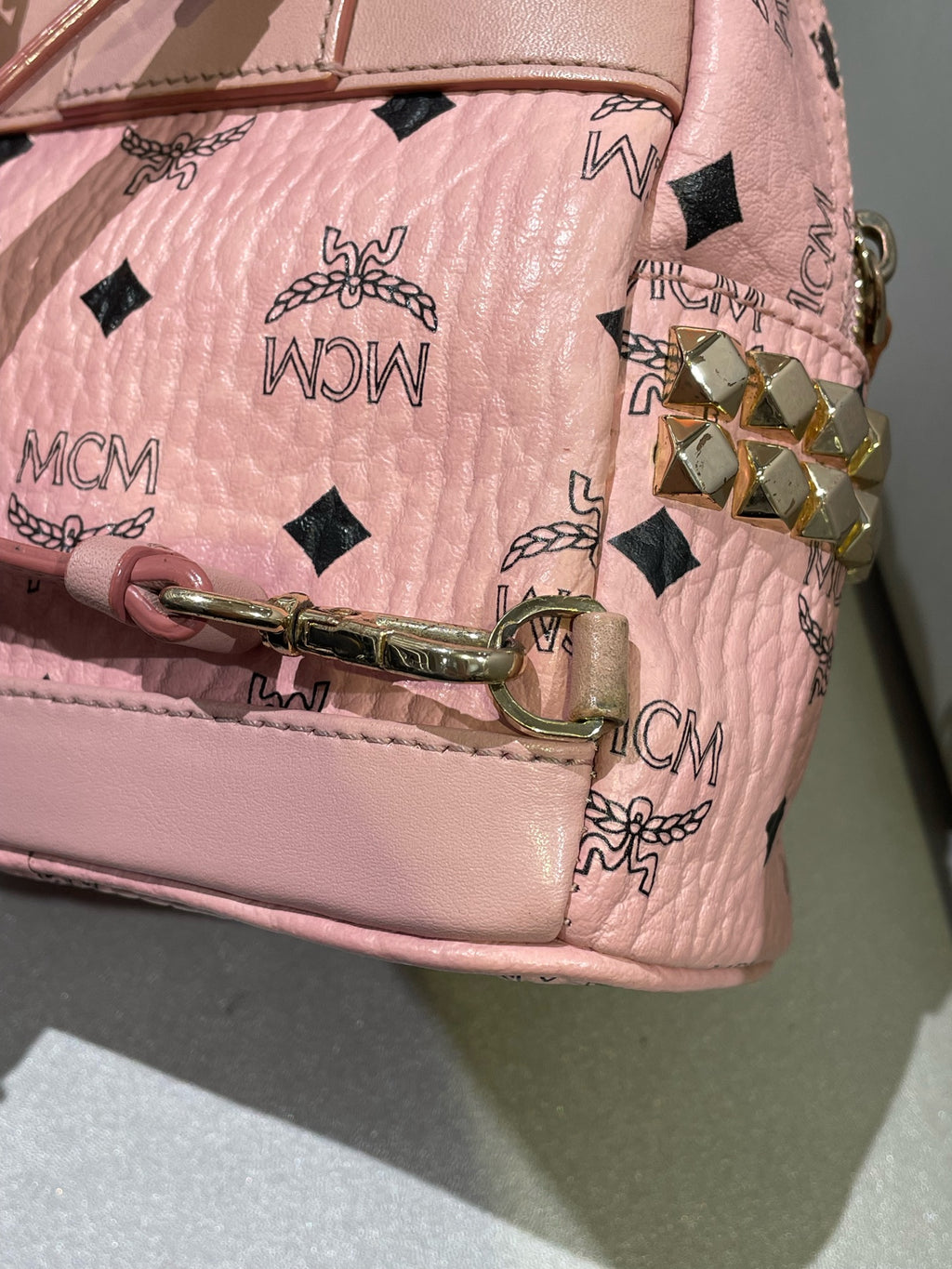 MCM Stark Bebe Boo Visetos Side-Trimmed Rivet Backpack Pink Backpack MMKEAVE17PZ001