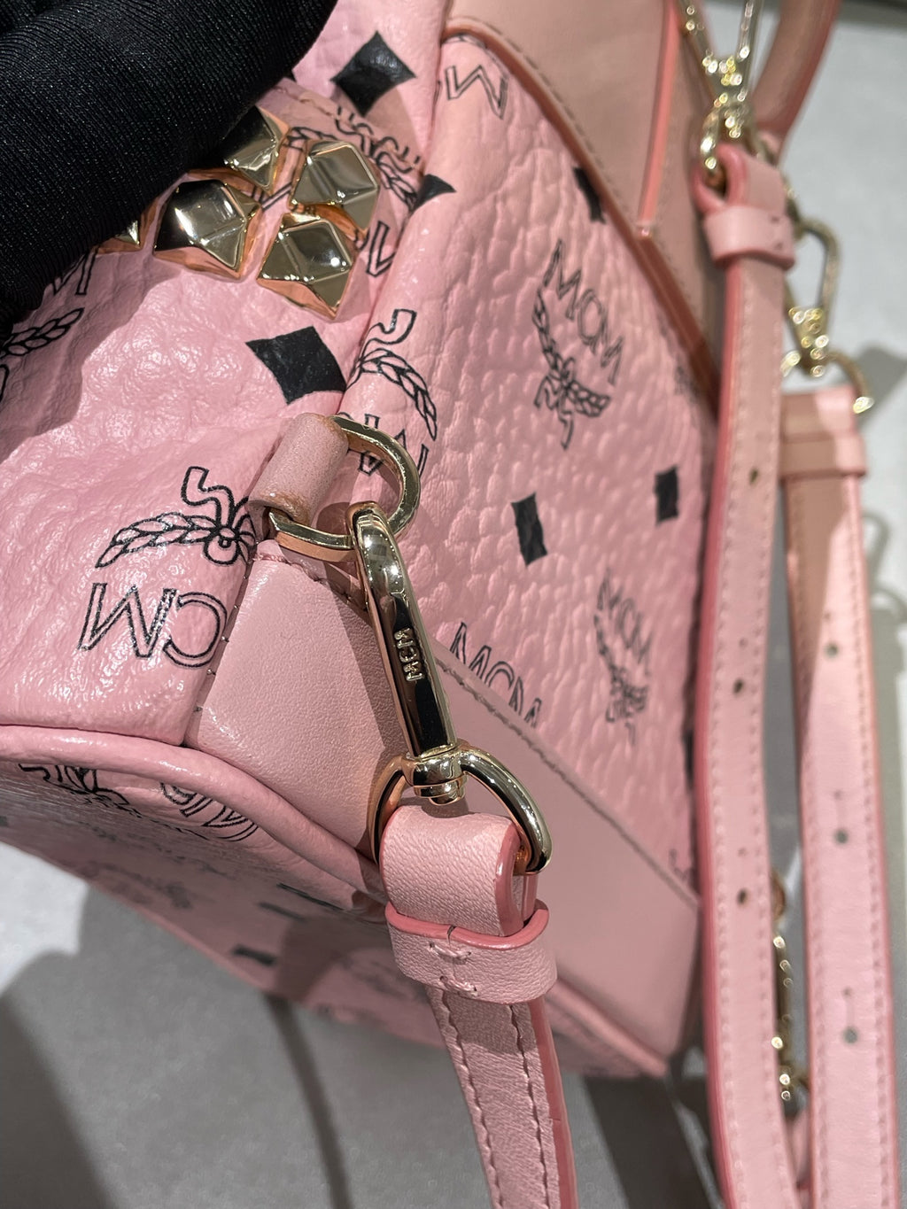 MCM Stark Bebe Boo Visetos Side-Trimmed Rivet Backpack Pink Backpack MMKEAVE17PZ001