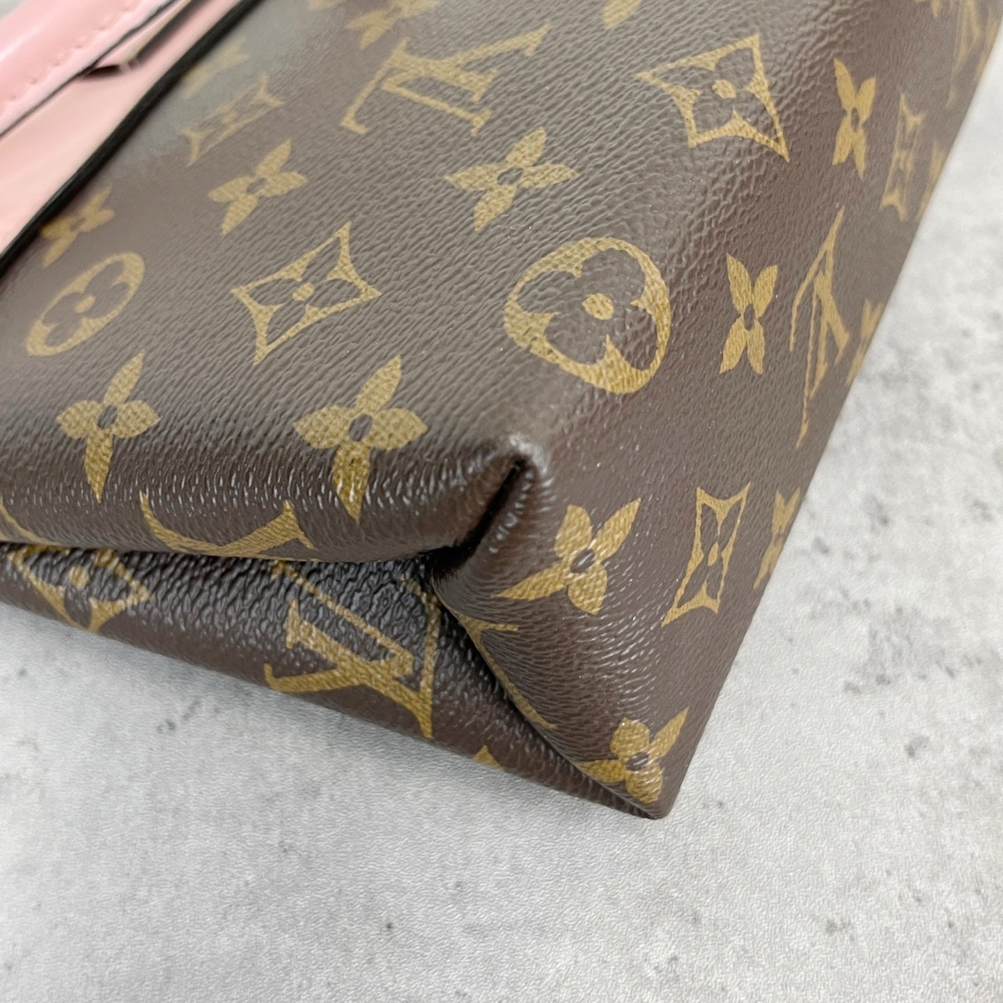 Louis Vuitton Pink M44080