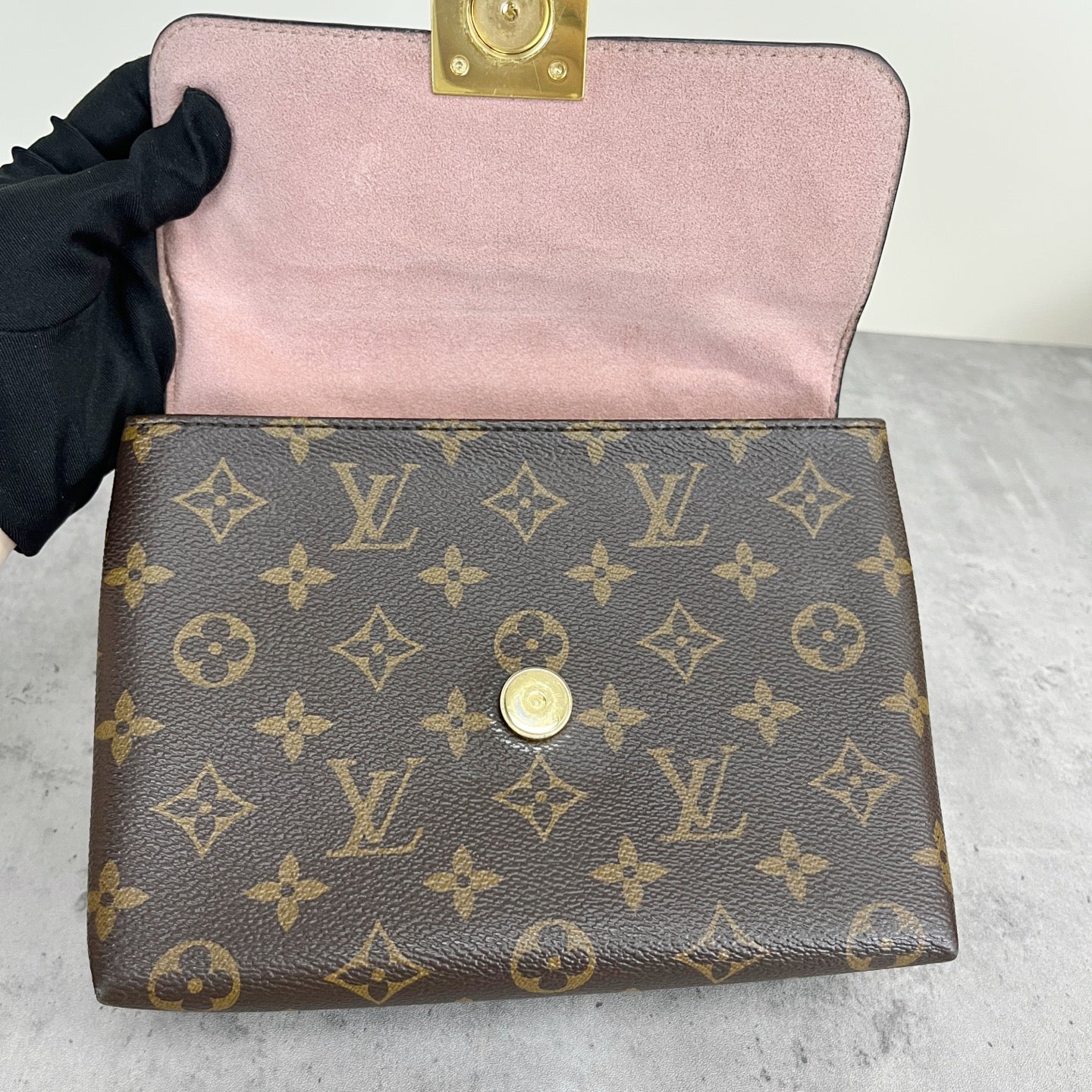 Louis Vuitton Pink M44080