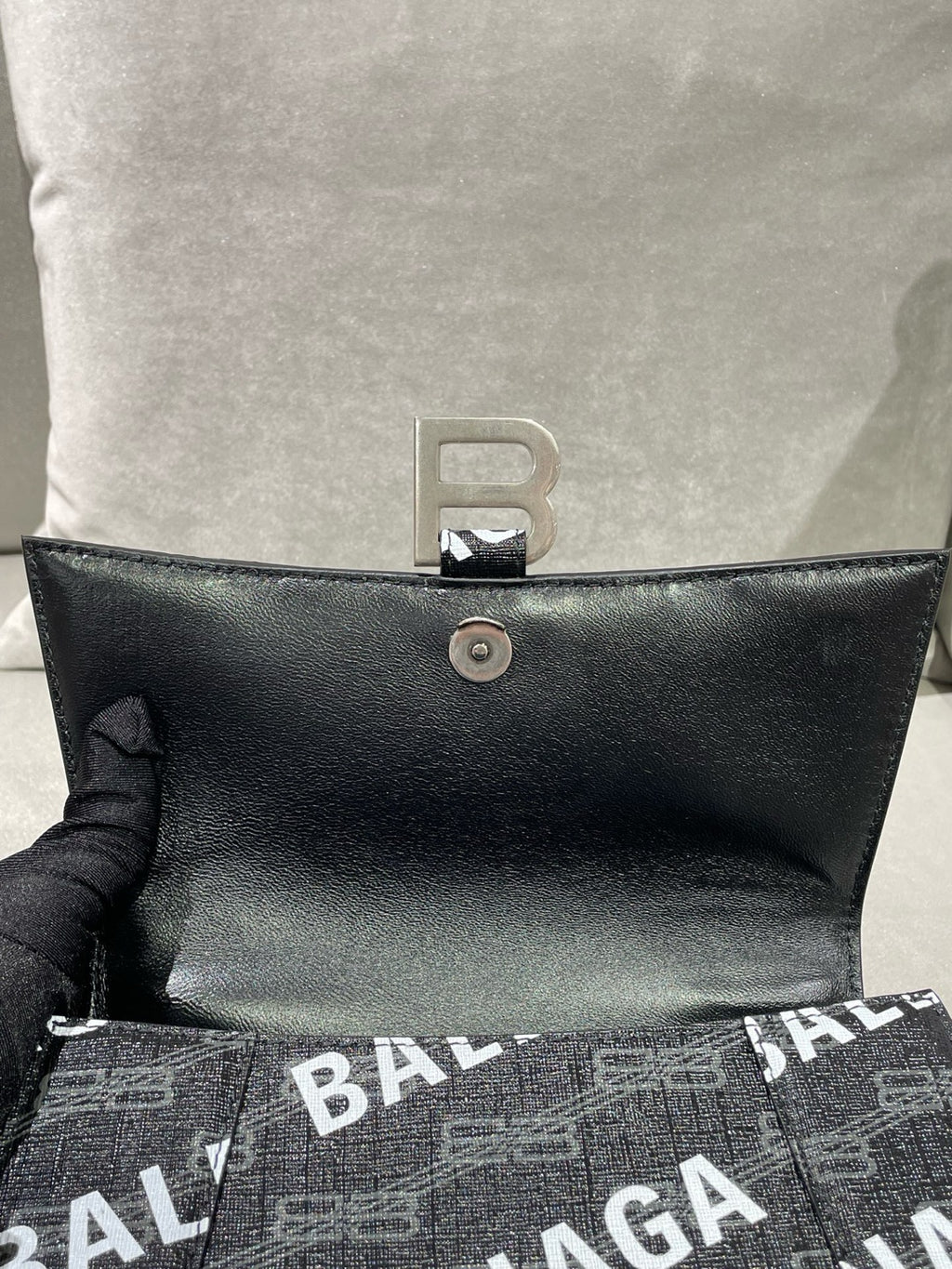 Balenciaga Black Crossbody 593546210H81060