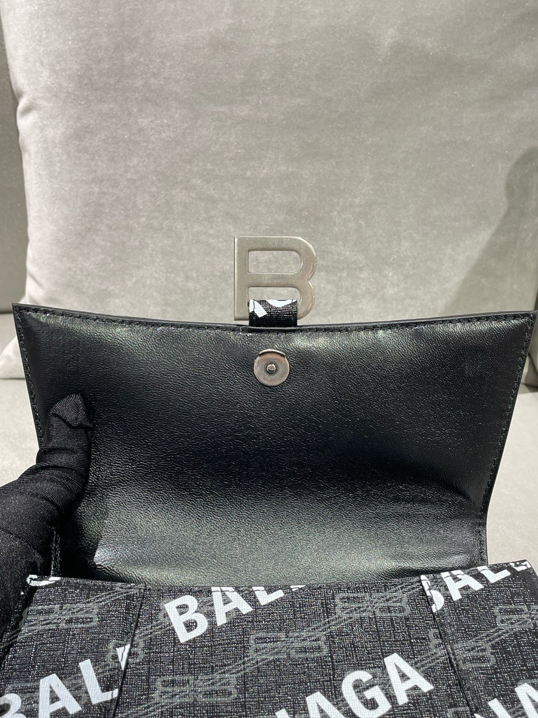 Balenciaga Black Crossbody 593546210H81060