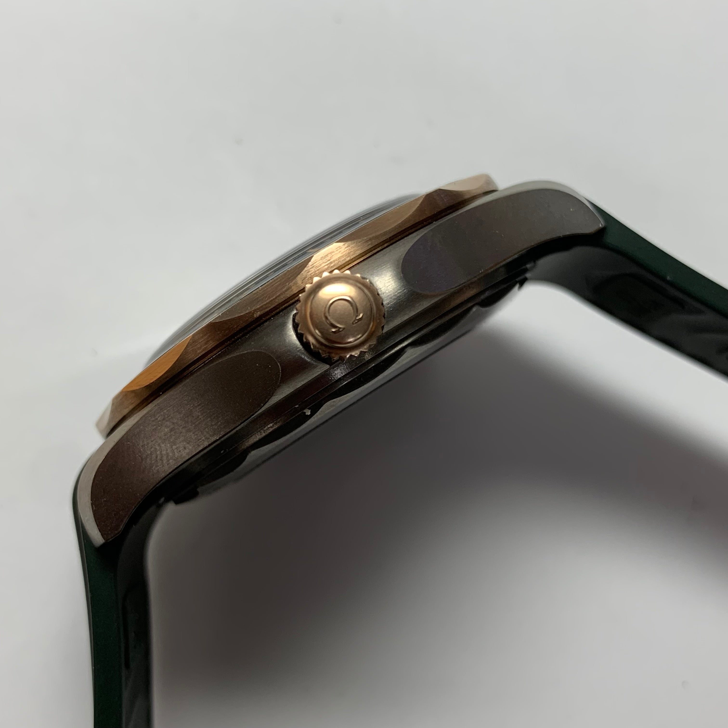 Omega Seahorse Series 42  210.92.42.20.10.001