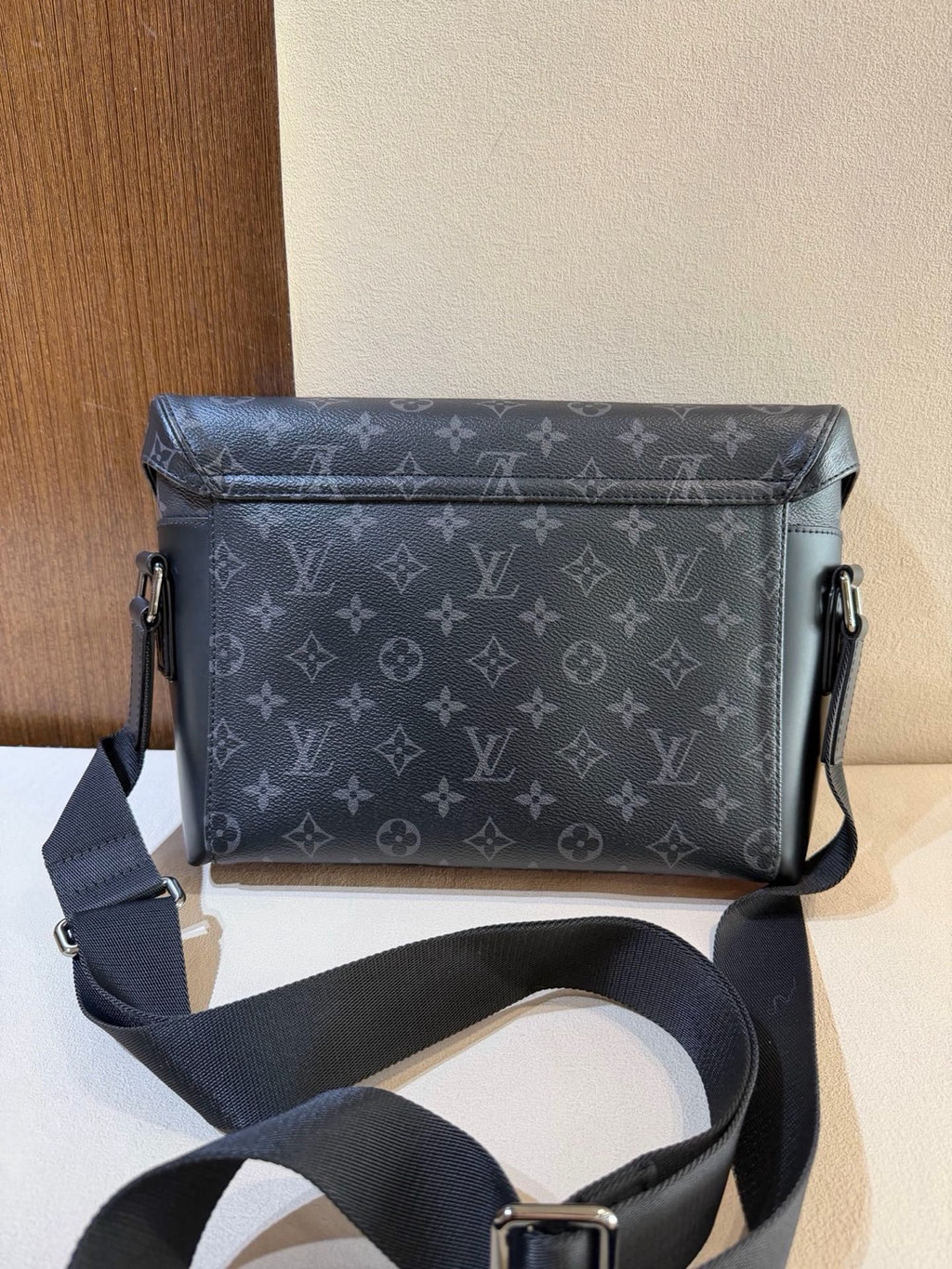Louis Vuitton Messenger Bag