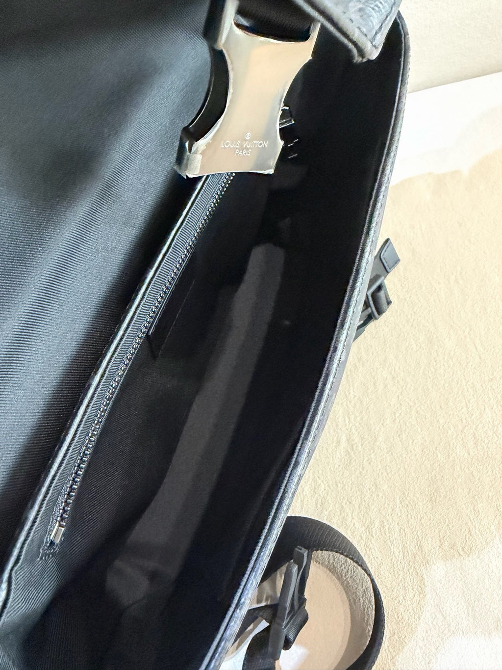 Louis Vuitton Messenger Bag