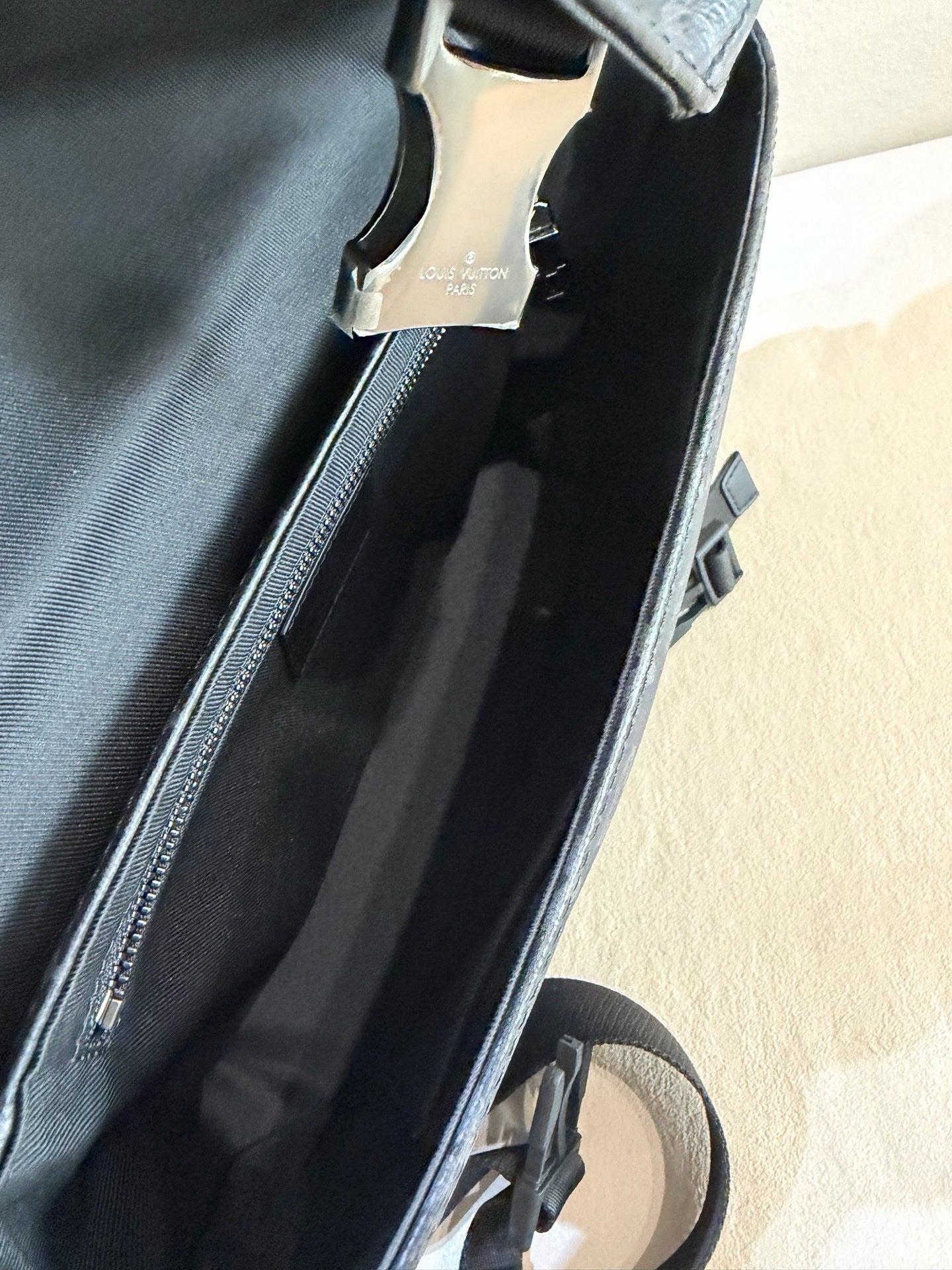 Louis Vuitton Messenger Bag