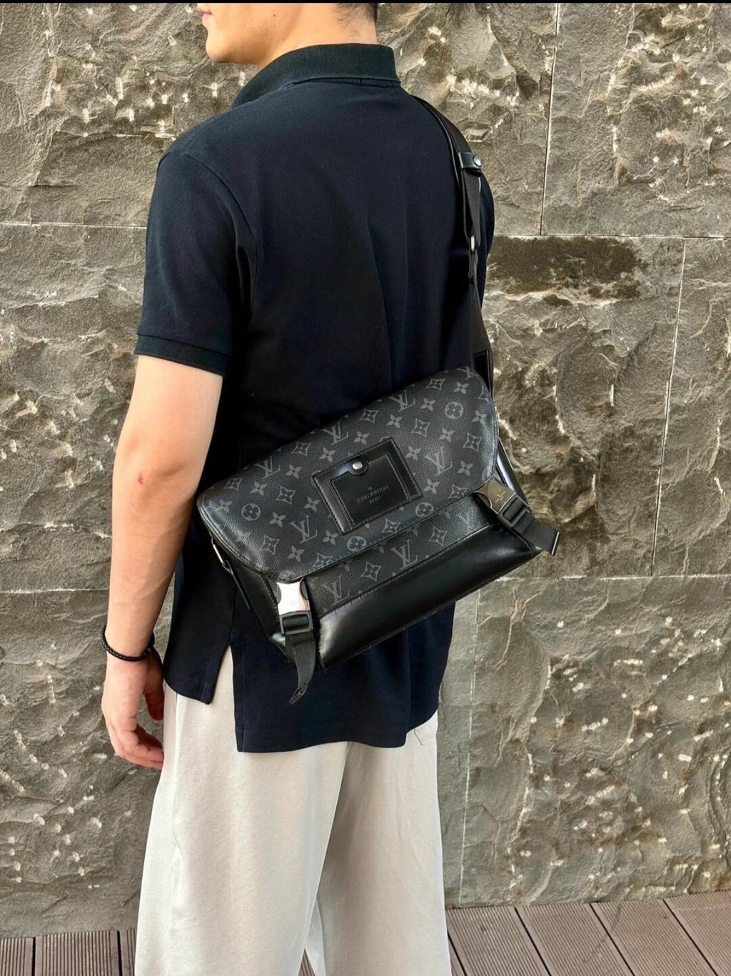 Louis Vuitton Messenger Bag