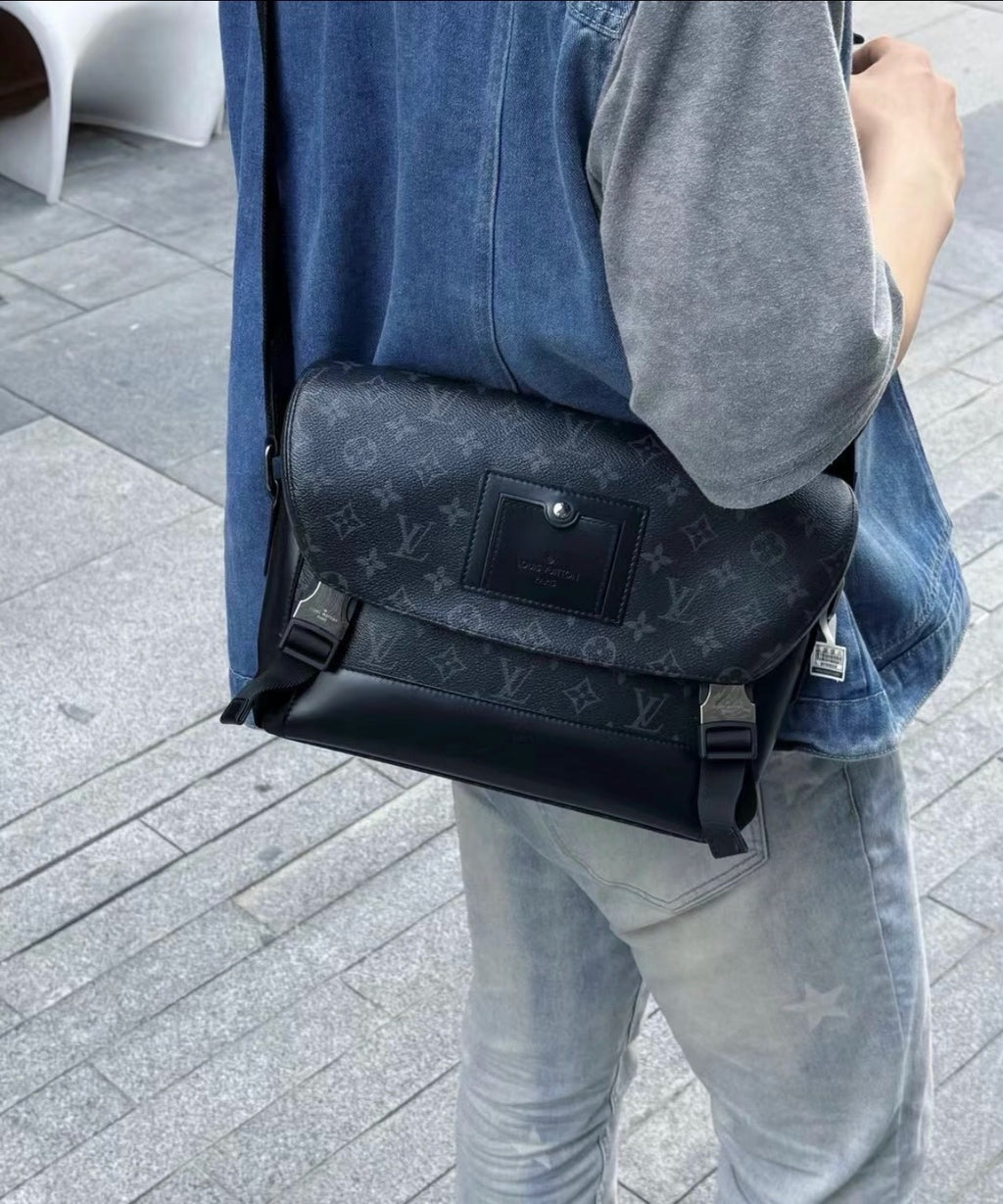 Louis Vuitton Messenger Bag
