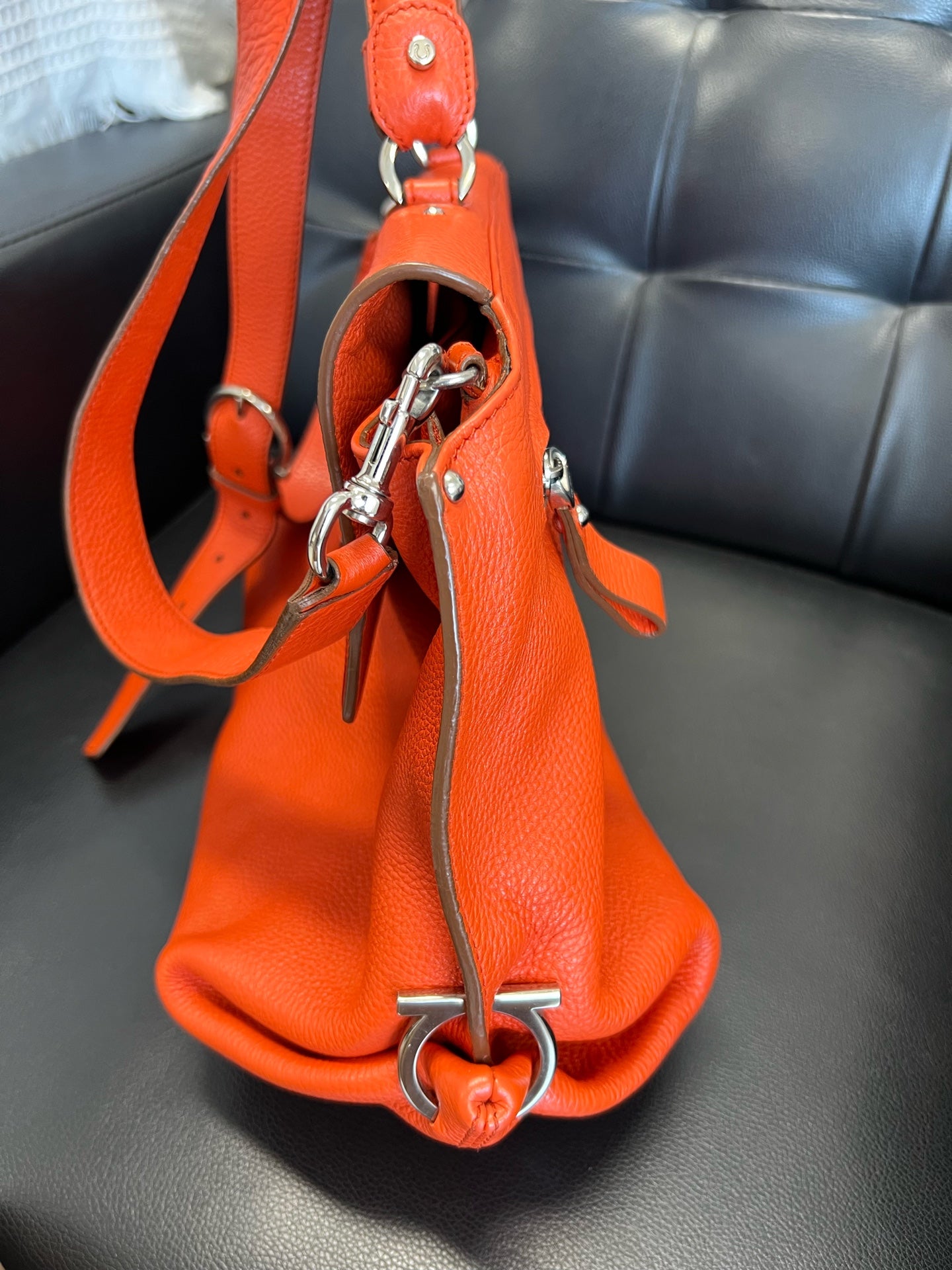 Salvatore Ferragamo Shoulder Bag 21F606-670121