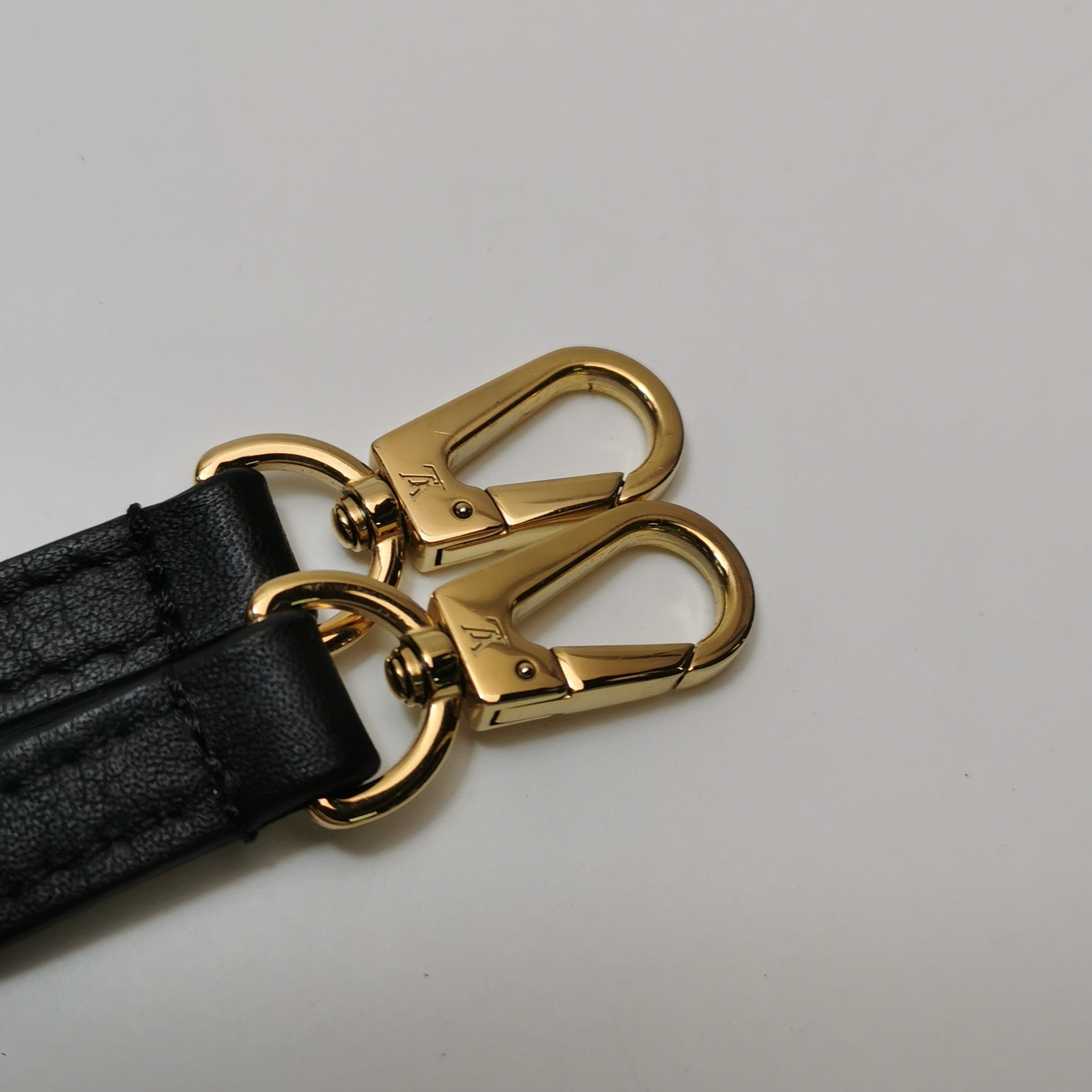 Louis Vuitton Crossbody M44141