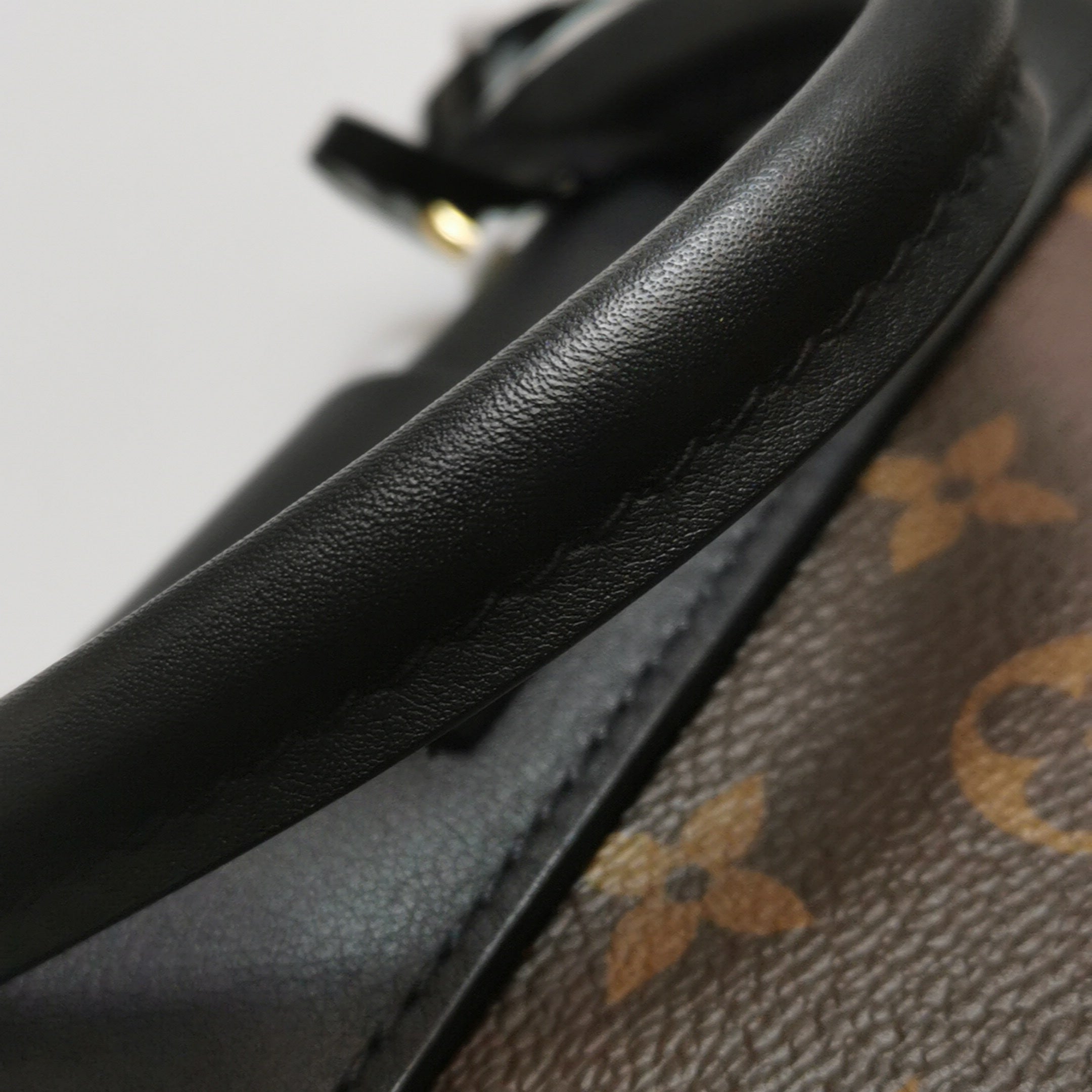 Louis Vuitton Crossbody M44141