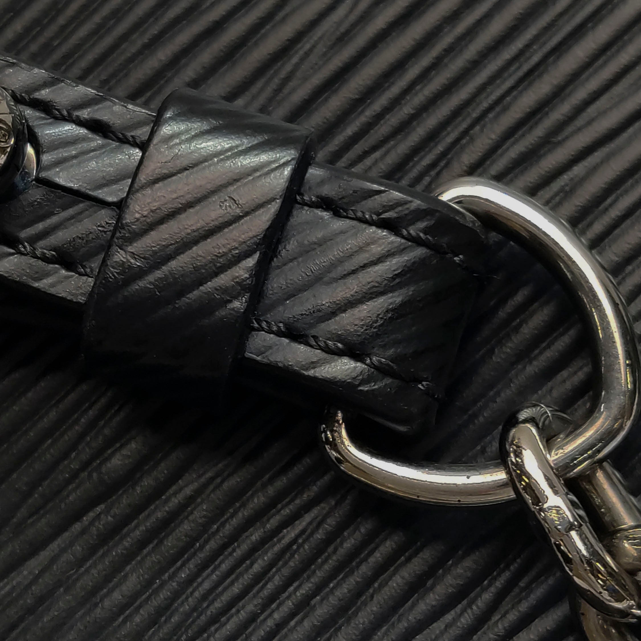 Louis Vuitton Crossbody M50332