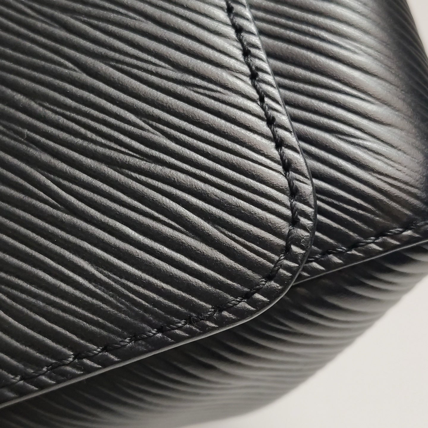 Louis Vuitton Crossbody M50332