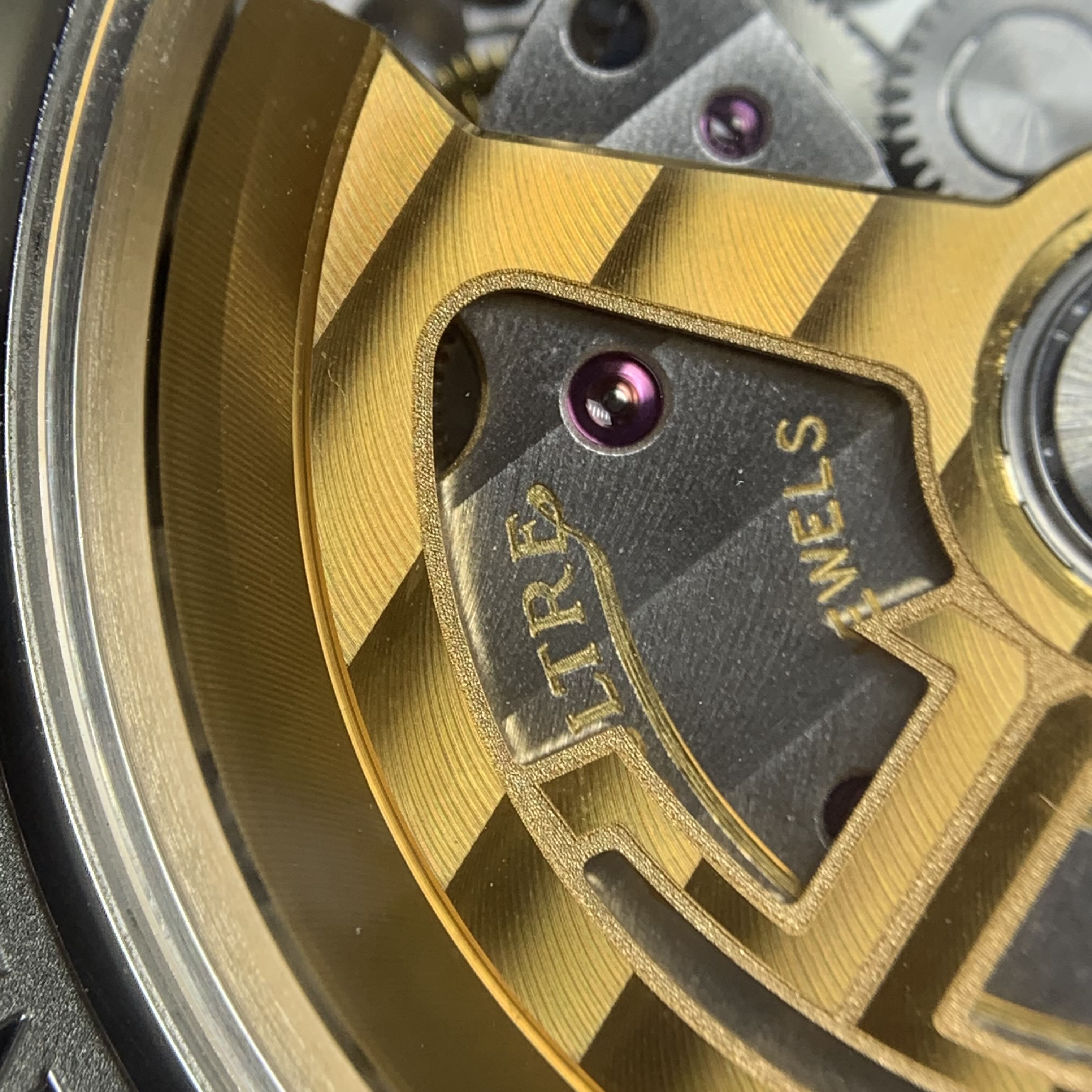 Jaeger LeCoultre Master 39MM Q1428121