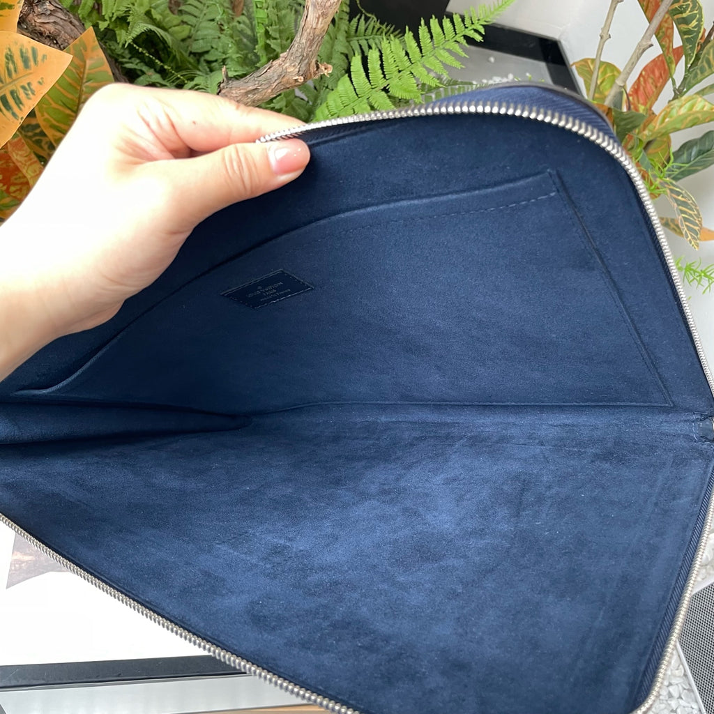 Louis Vuitton Clutch