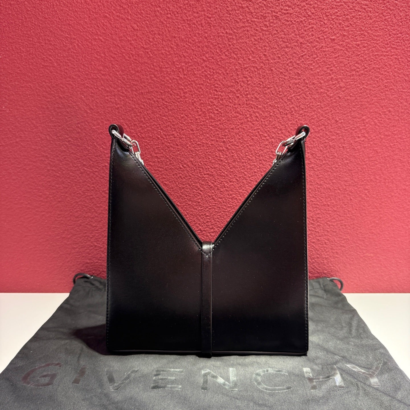 Givenchy Cut Out Series Black Crossbody 20 cm x 20 cm x 6.5 cm BB50HNB00D-001
