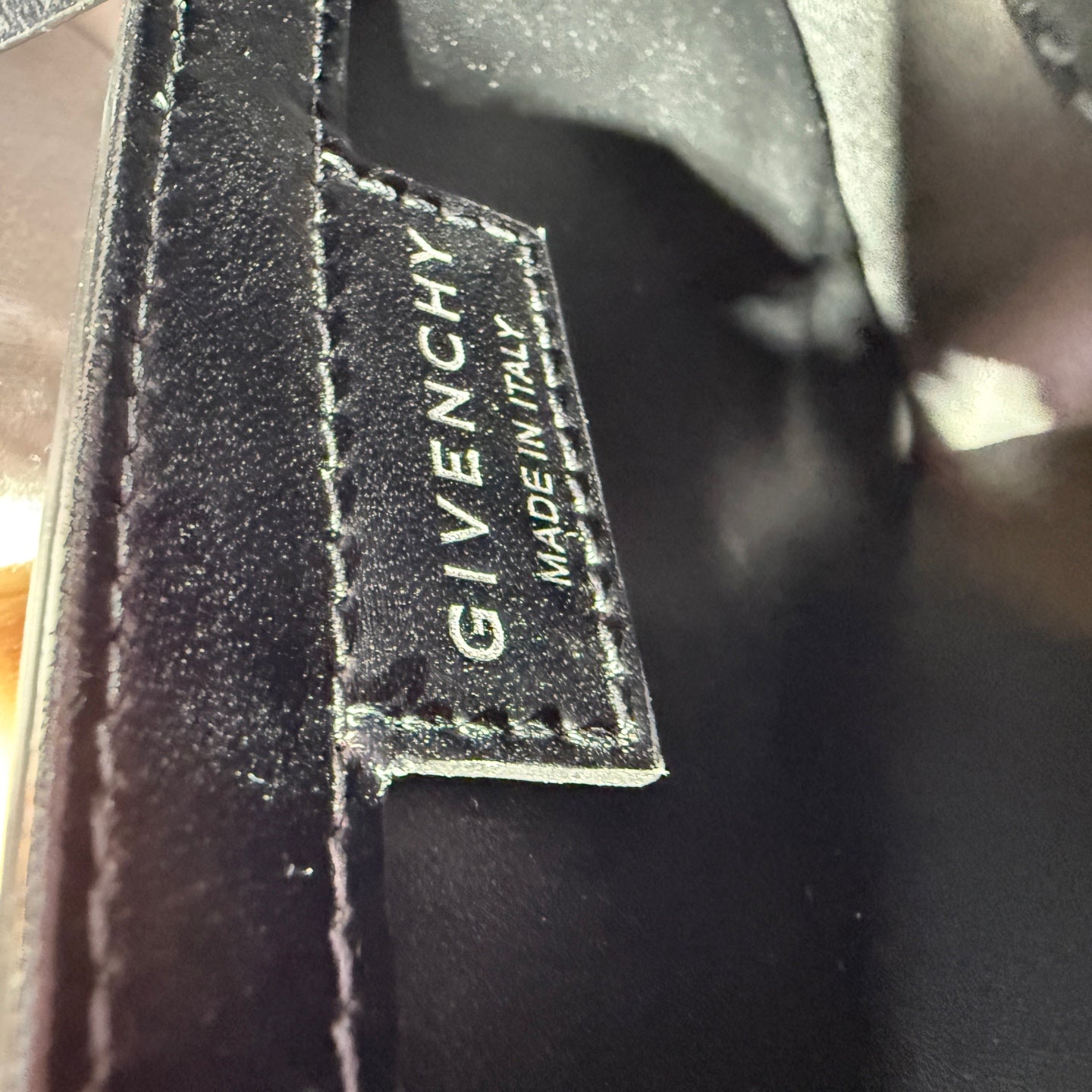 Givenchy Cut Out Series Black Crossbody 20 cm x 20 cm x 6.5 cm BB50HNB00D-001