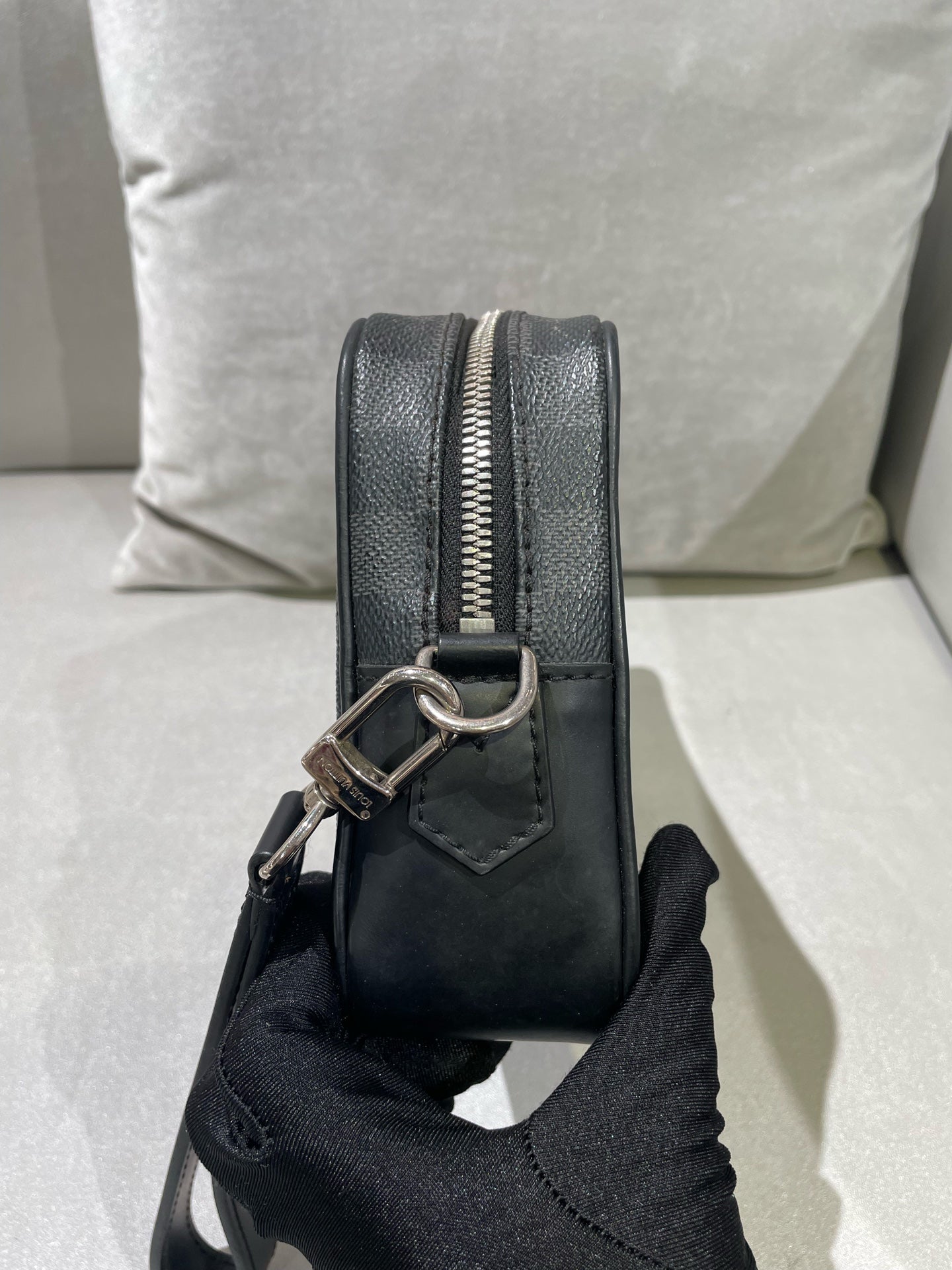 Louis Vuitton Black Clutch M51726