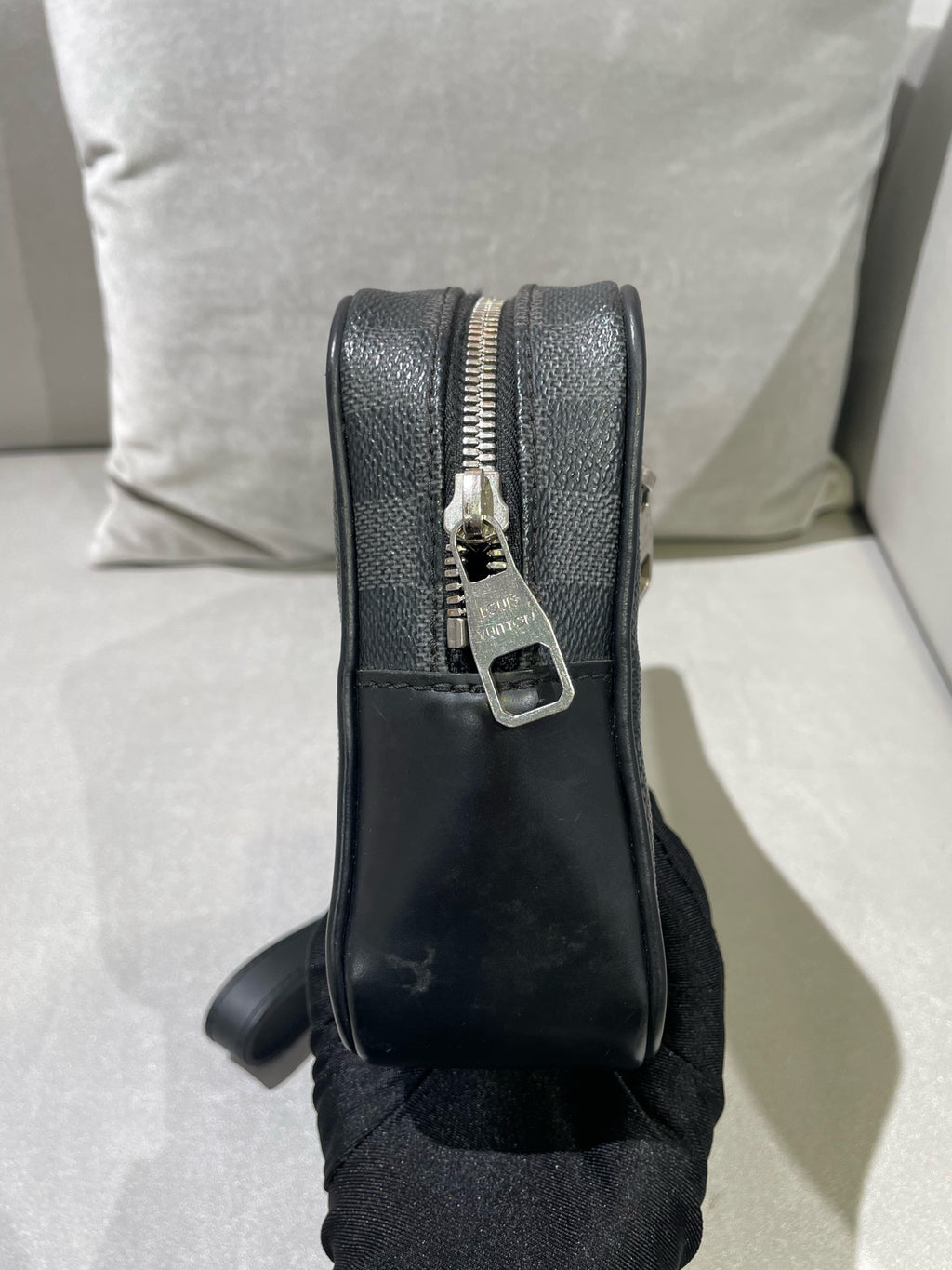 Louis Vuitton Black Clutch M51726