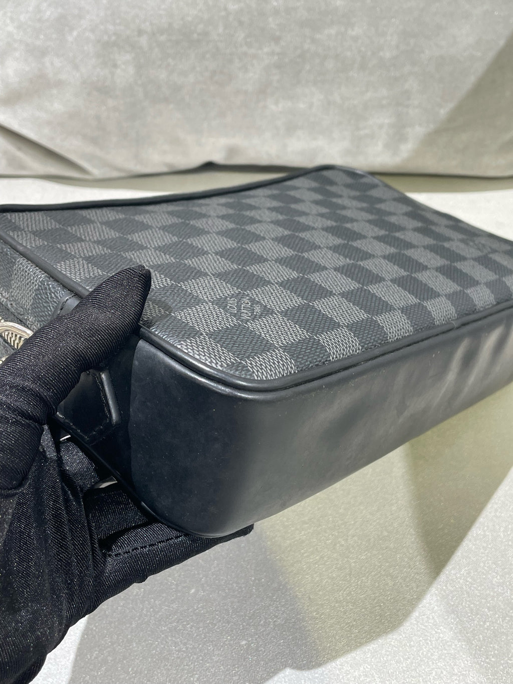 Louis Vuitton Black Clutch M51726