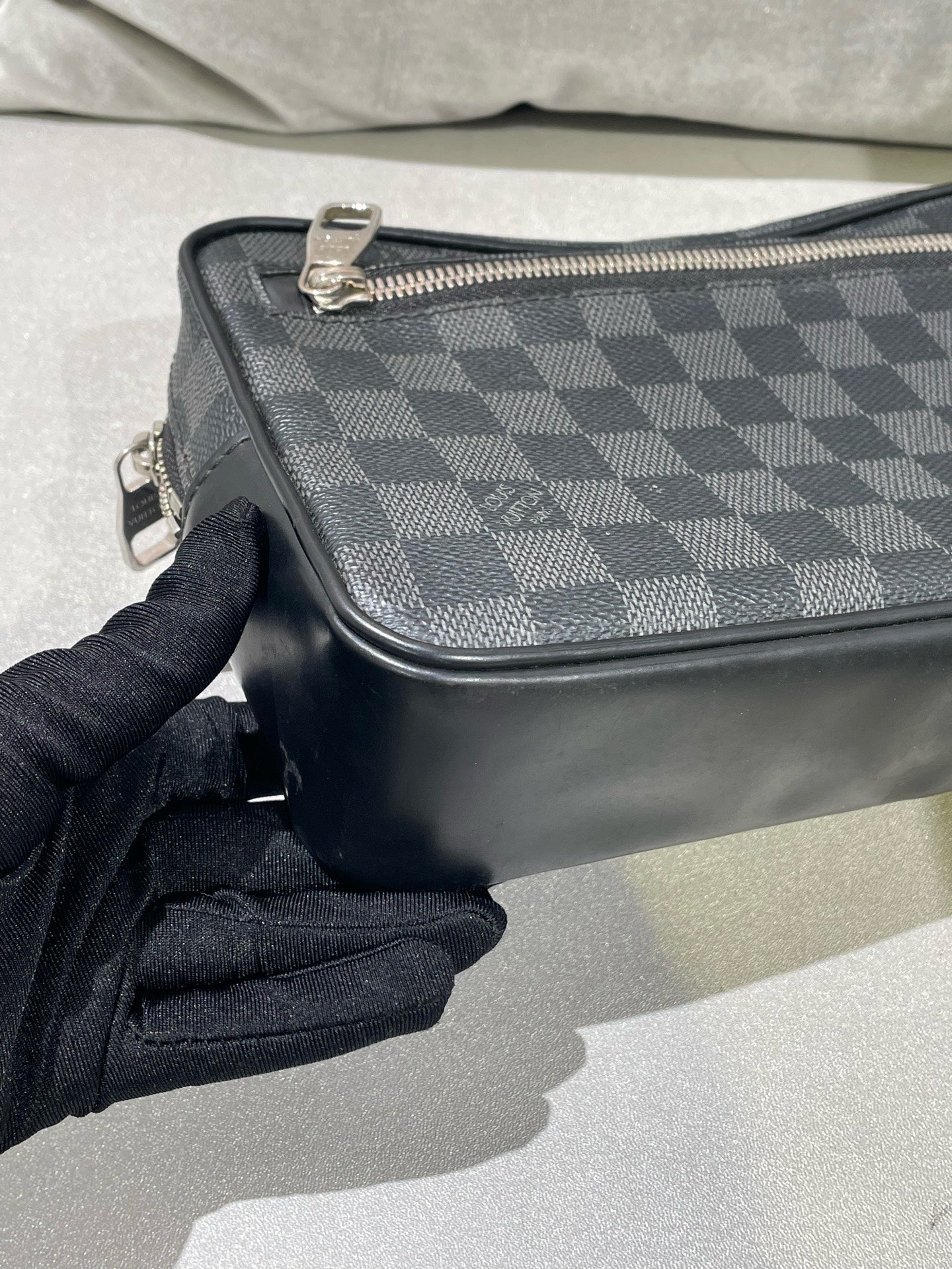 Louis Vuitton Black Clutch M51726