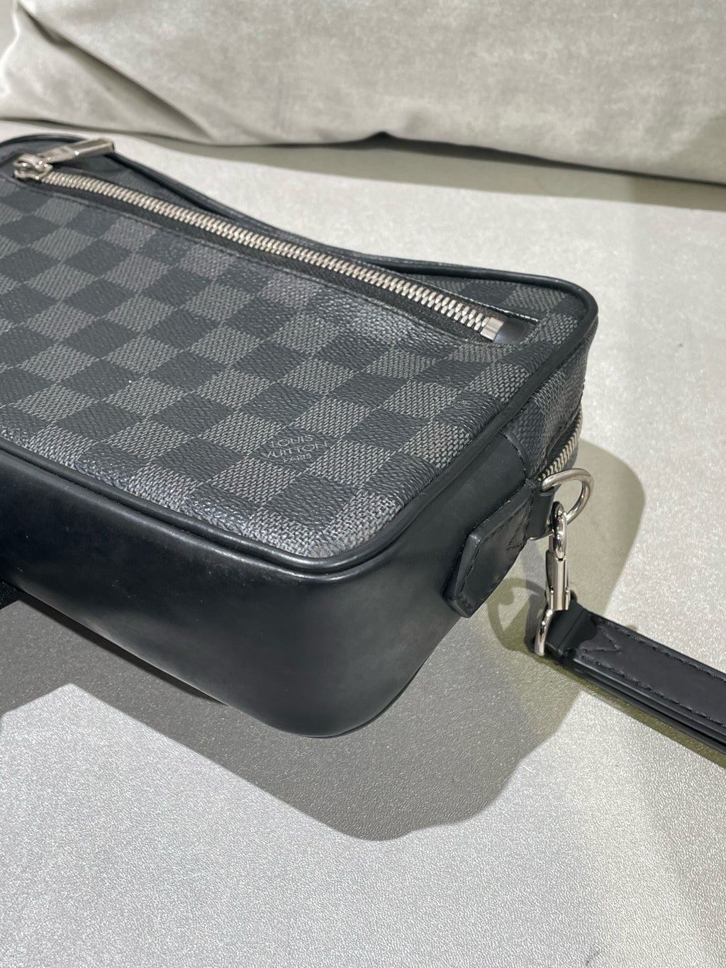 Louis Vuitton Black Clutch M51726