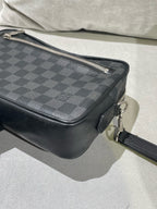 Louis Vuitton Black Clutch M51726