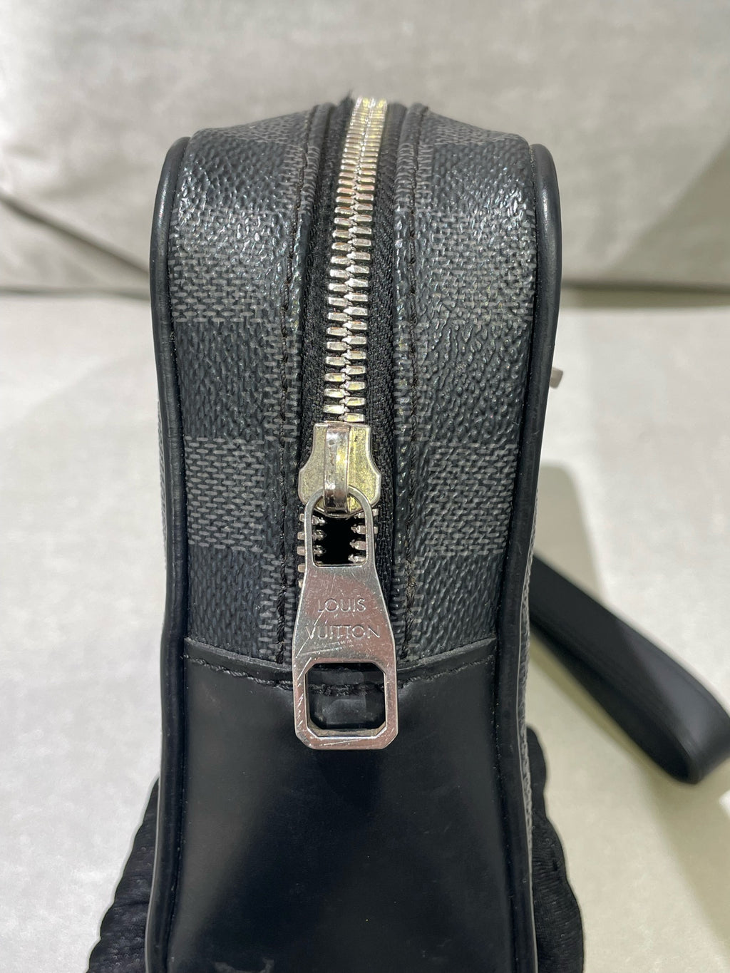 Louis Vuitton Black Clutch M51726