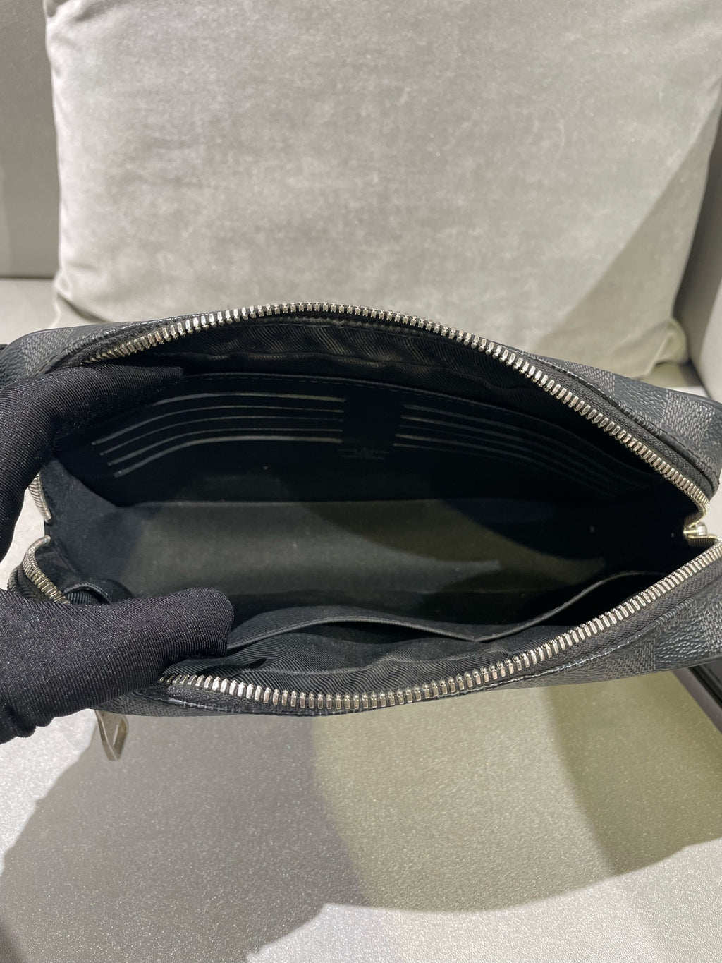 Louis Vuitton Black Clutch M51726