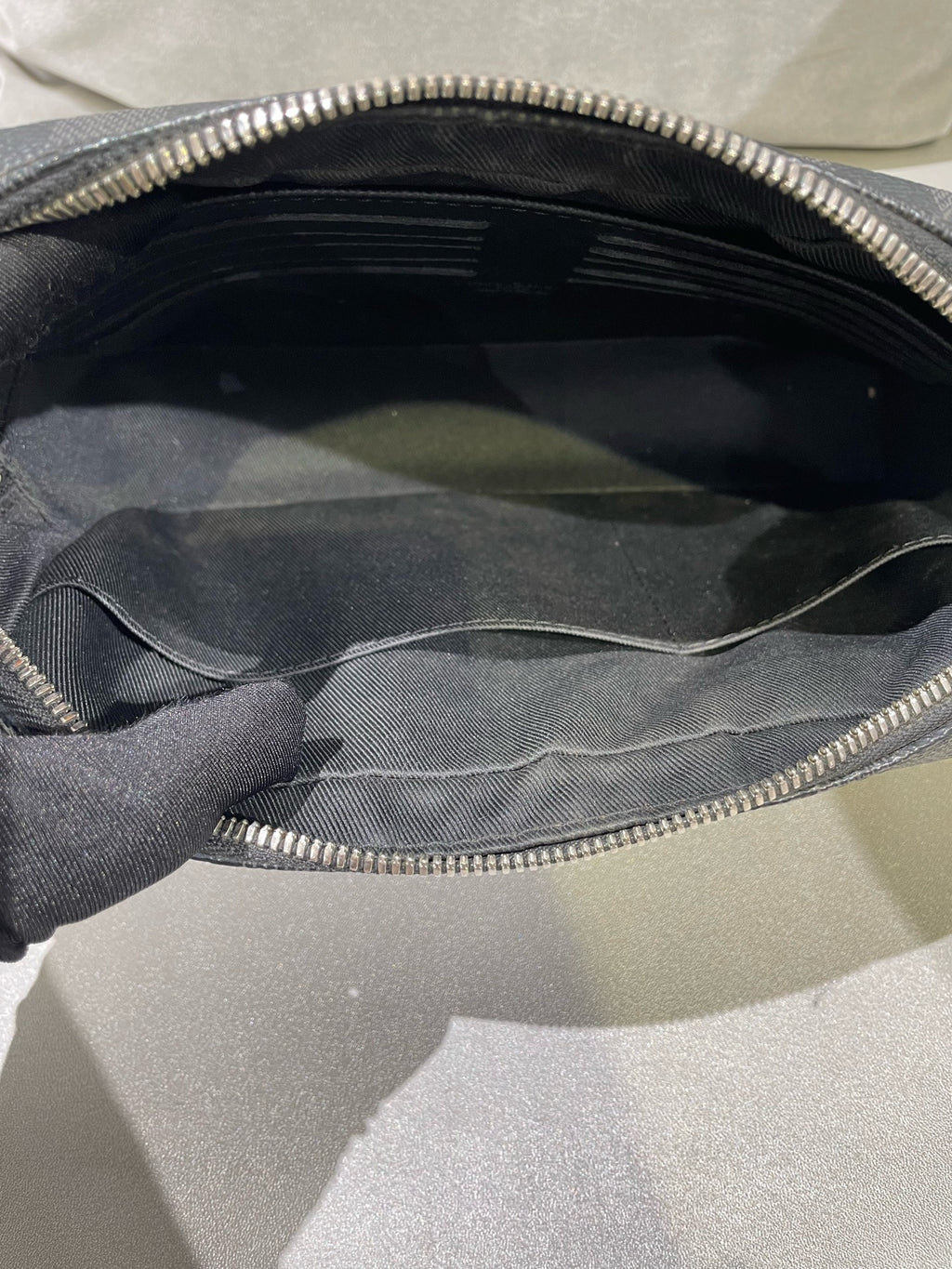 Louis Vuitton Black Clutch M51726