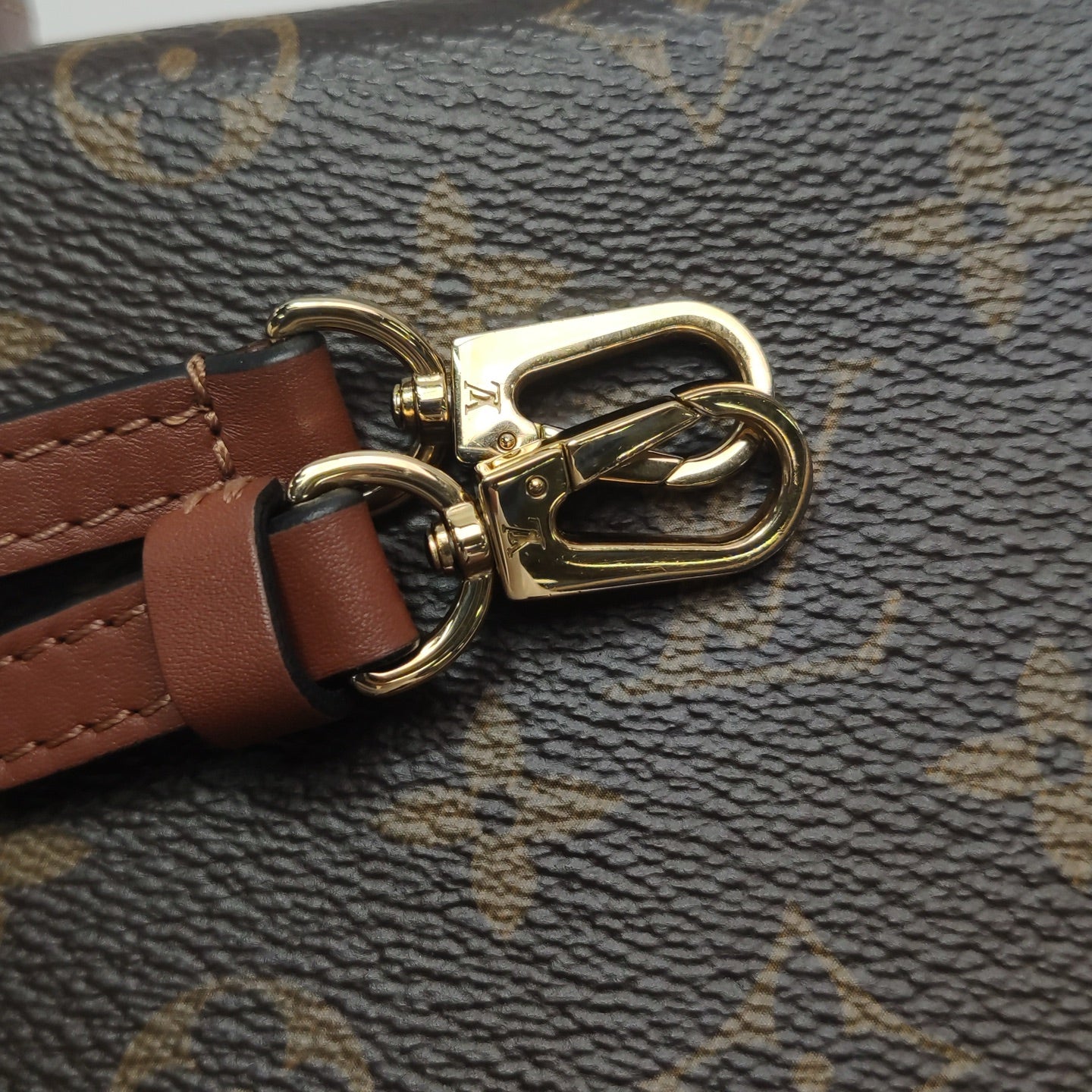 Louis Vuitton Locky Bb Crossbody M44654