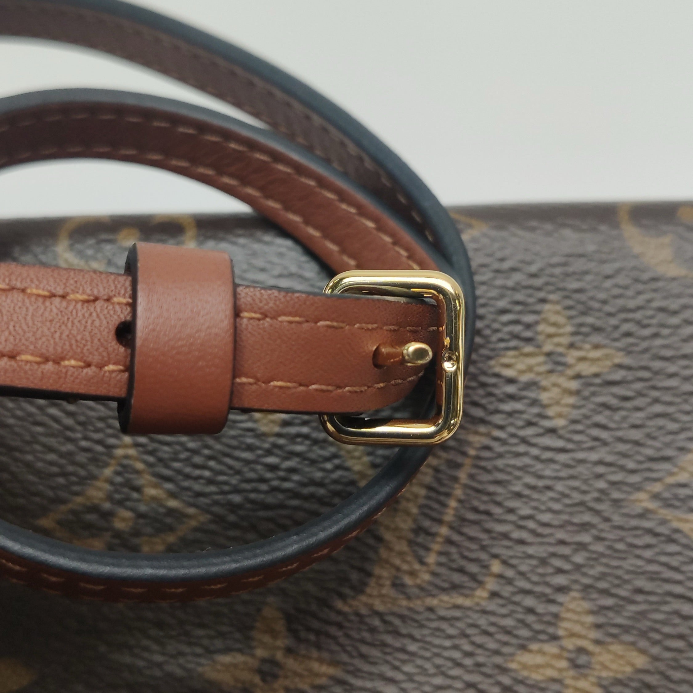 Louis Vuitton Locky Bb Crossbody M44654