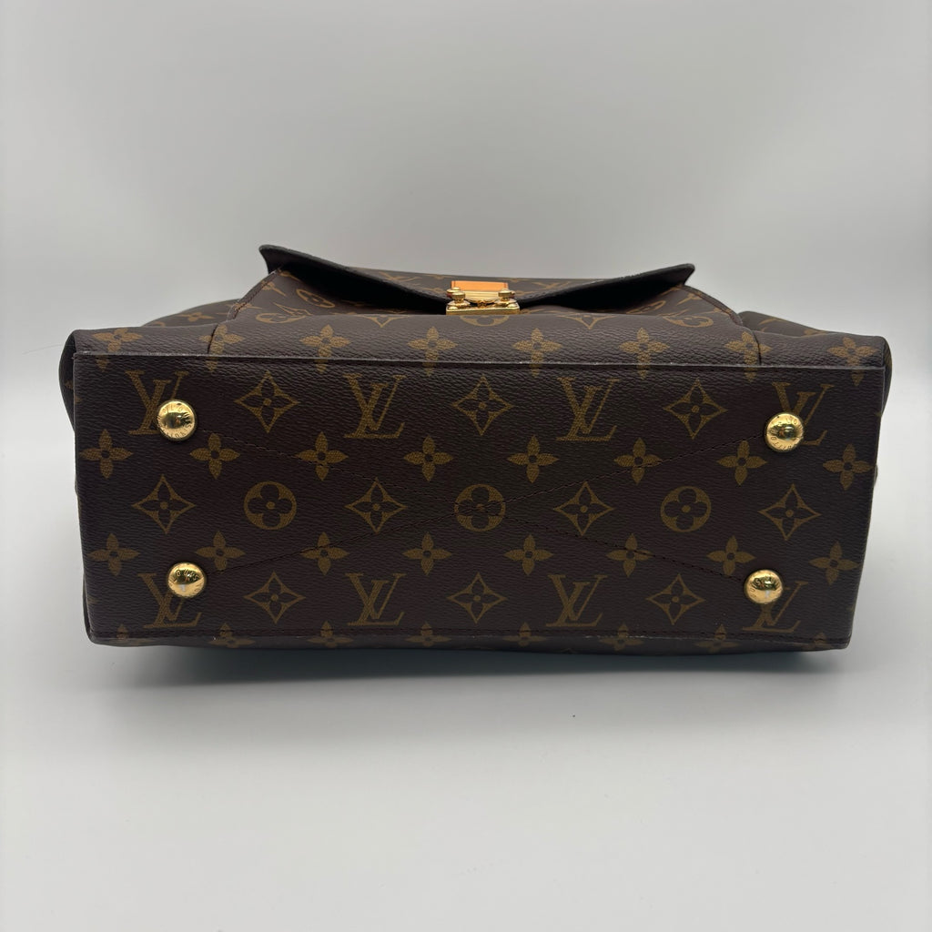 Louis Vuitton Shoulder Bag