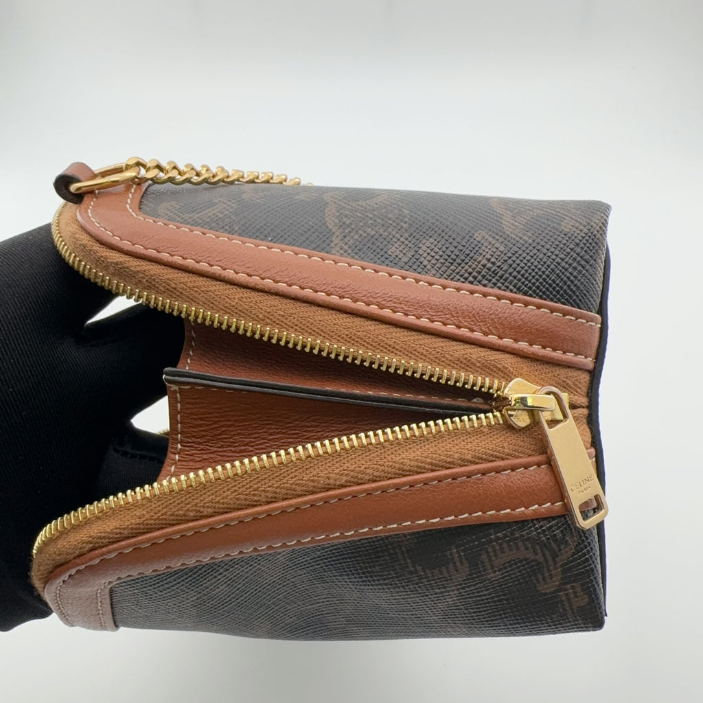 Celine Crossbody CONF.10E382CBX.04LU