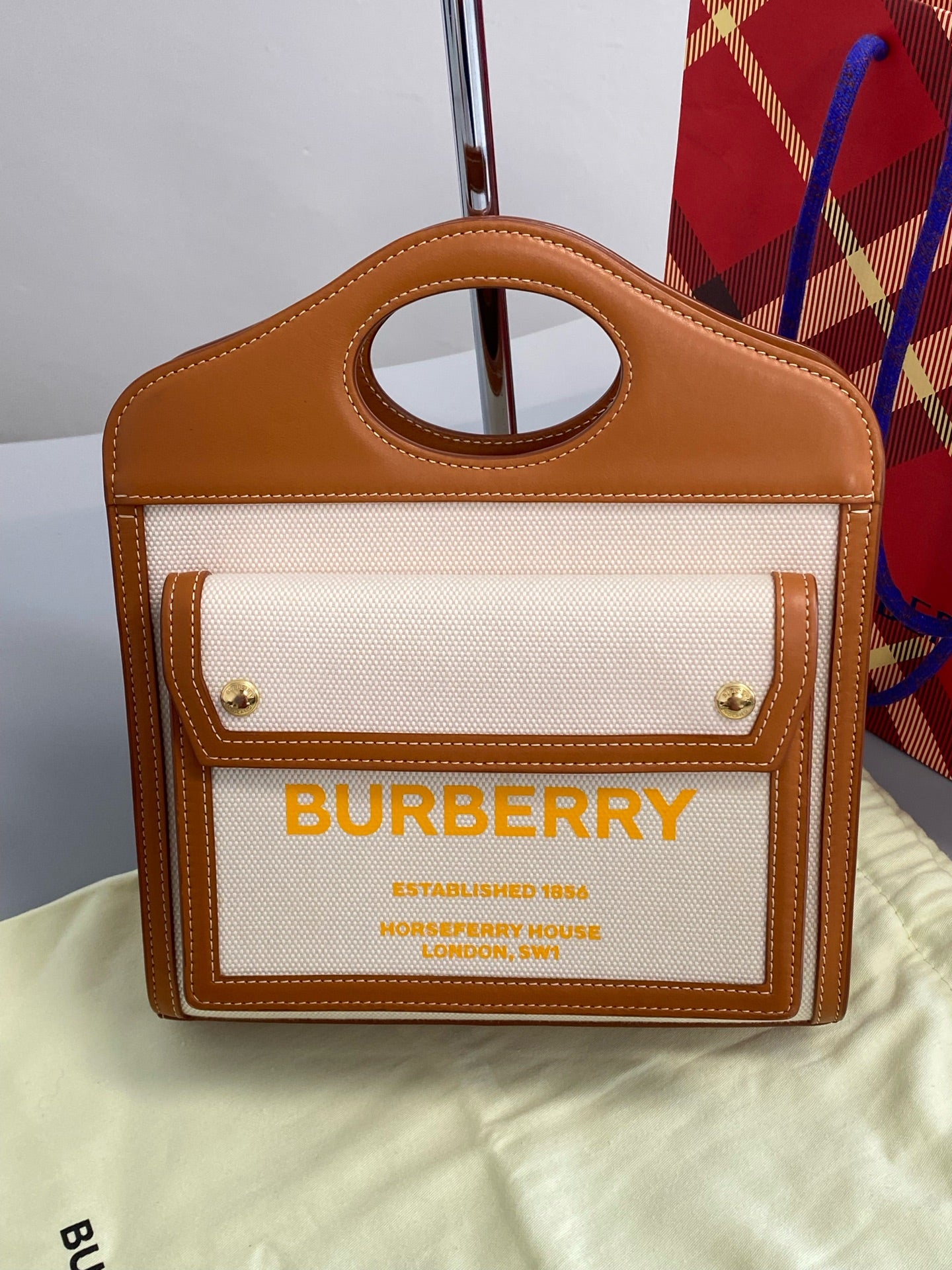 Burberry Messenger Bag 80368121