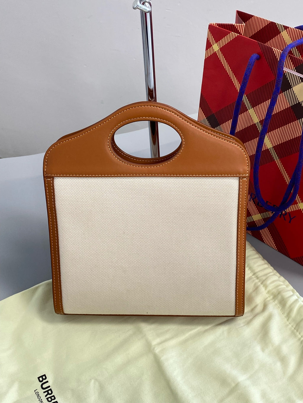 Burberry Messenger Bag 80368121