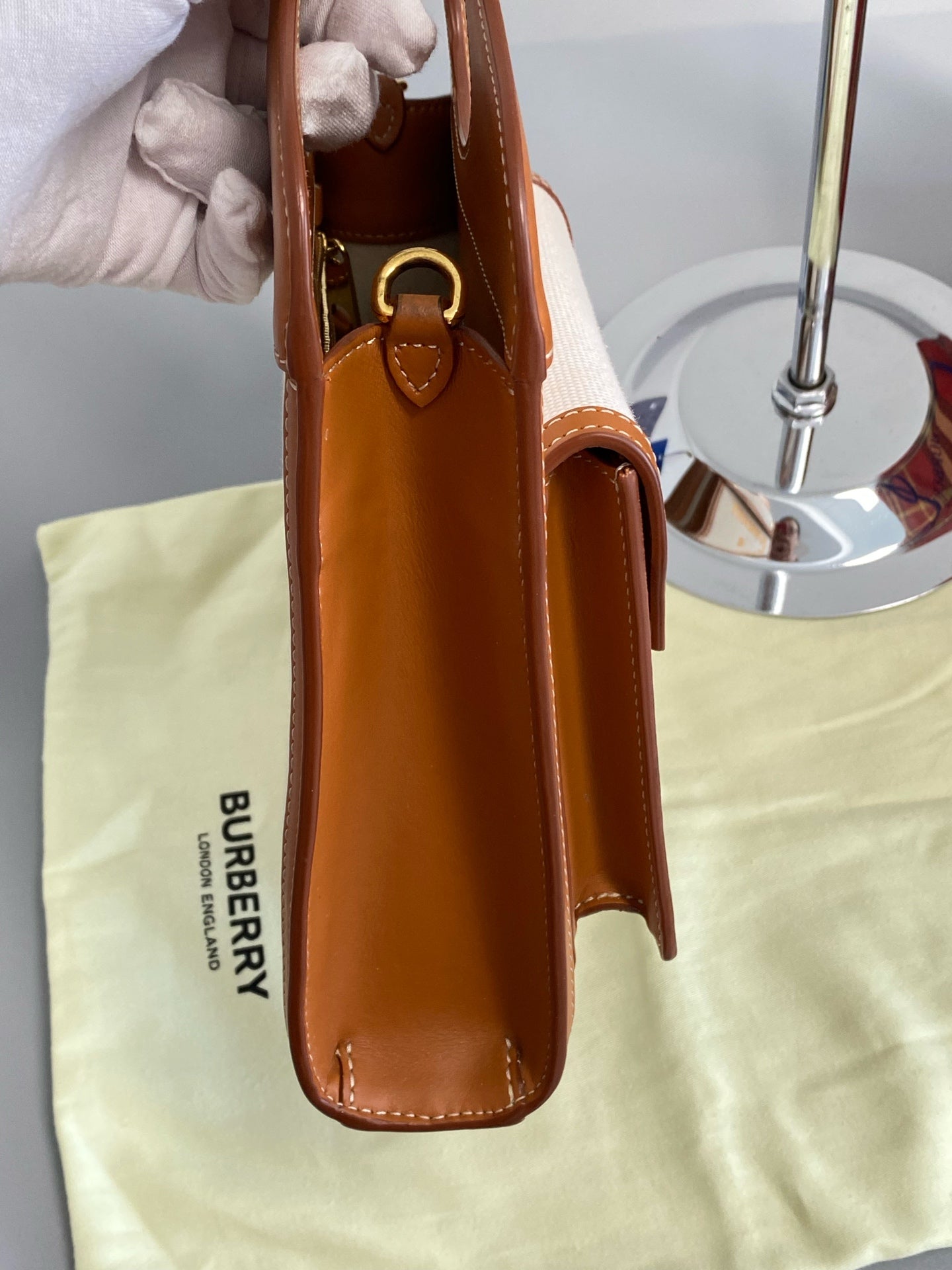 Burberry Messenger Bag 80368121