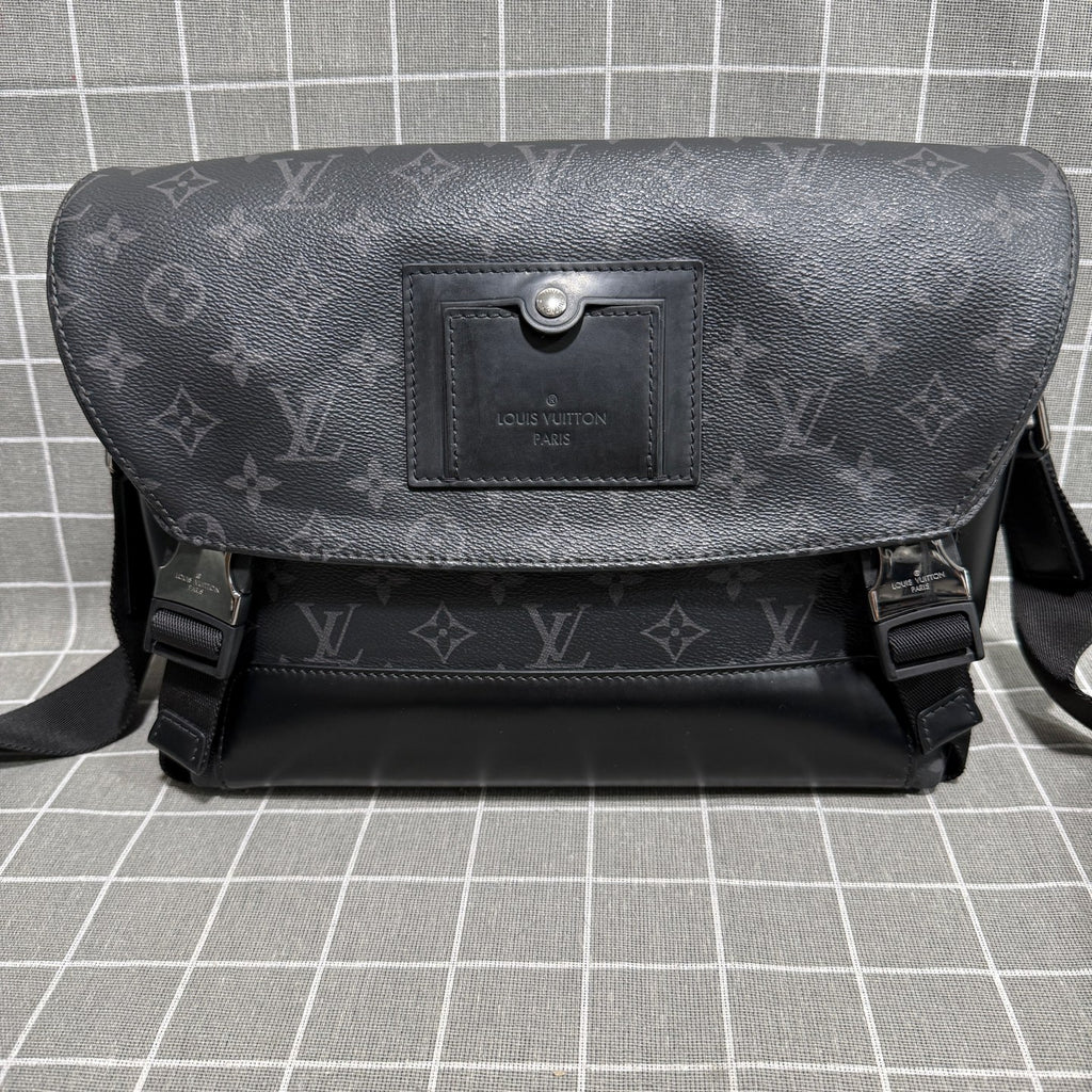 Louis Vuitton Voyager Canvas Messenger Bag M40511