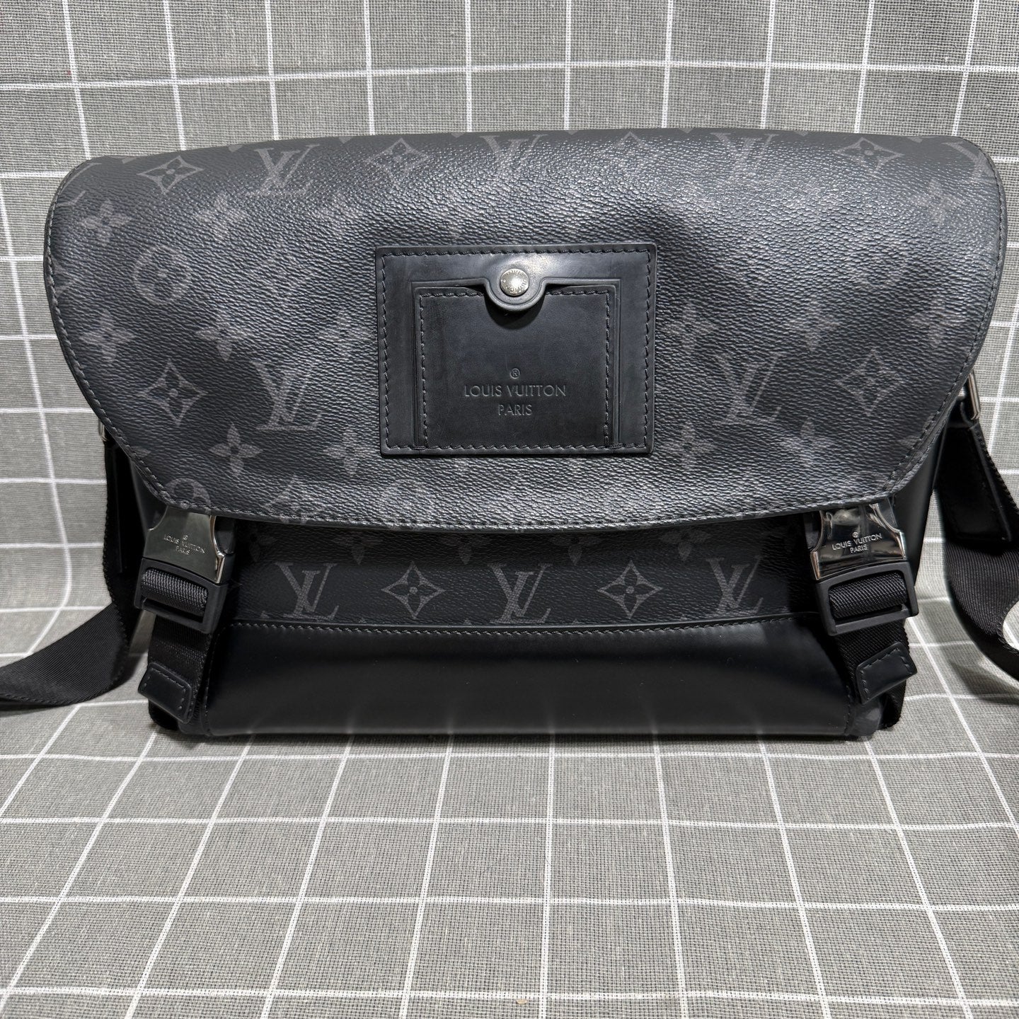 Louis Vuitton Voyager Canvas Messenger Bag M40511
