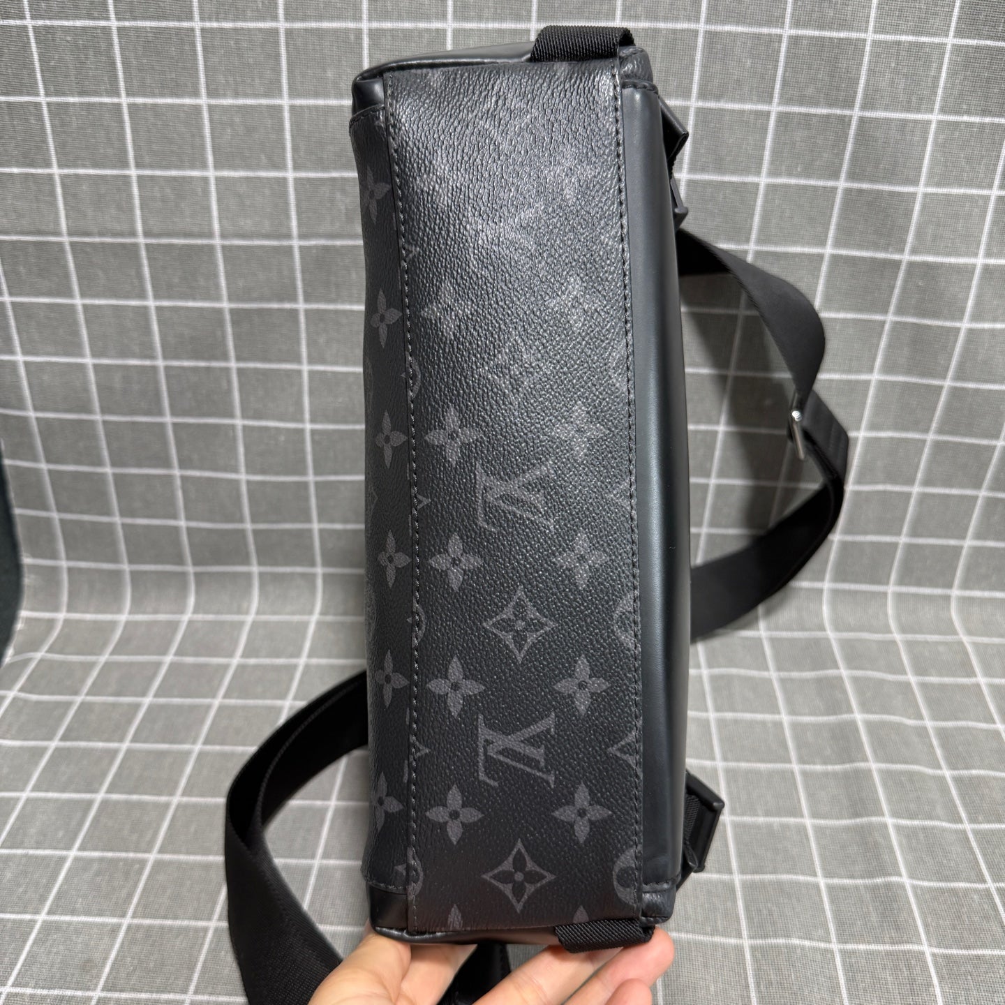 Louis Vuitton Voyager Canvas Messenger Bag M40511