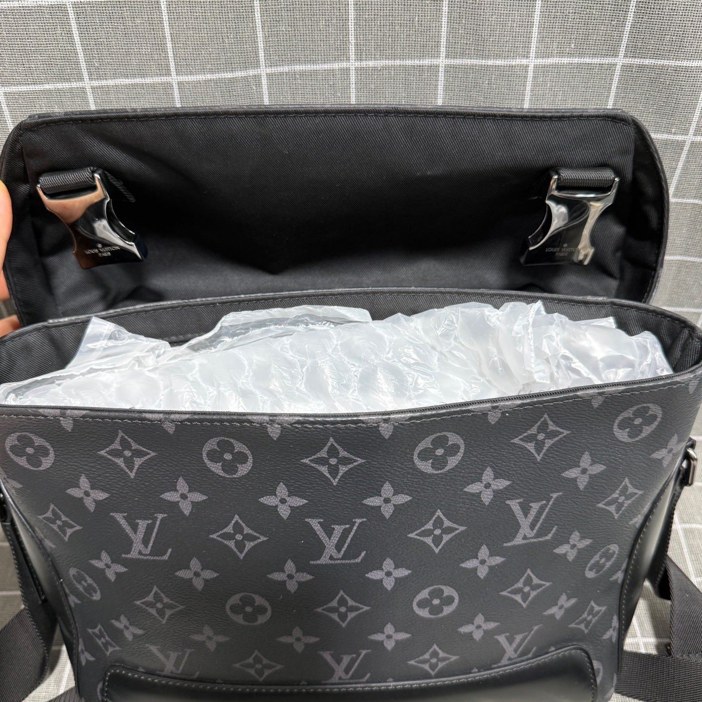 Louis Vuitton Voyager Canvas Messenger Bag M40511