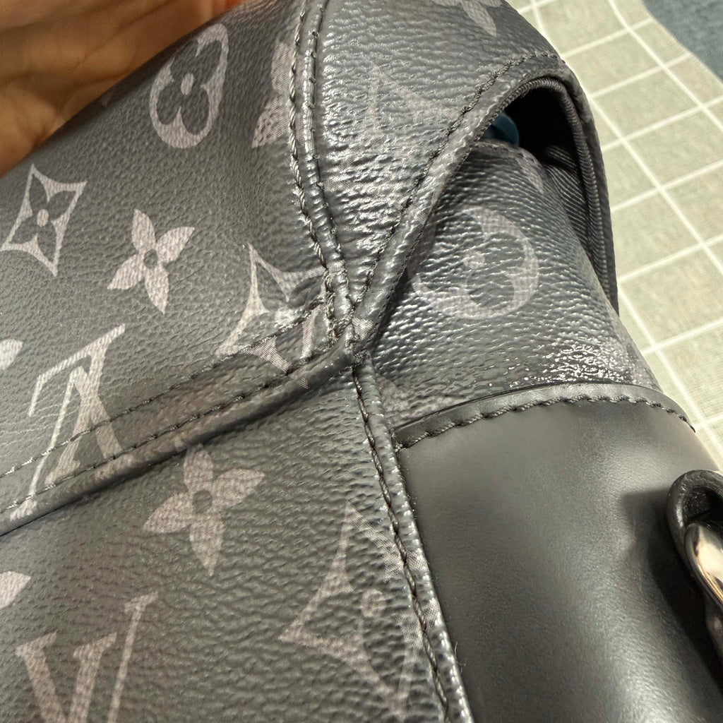 Louis Vuitton Voyager Canvas Messenger Bag M40511