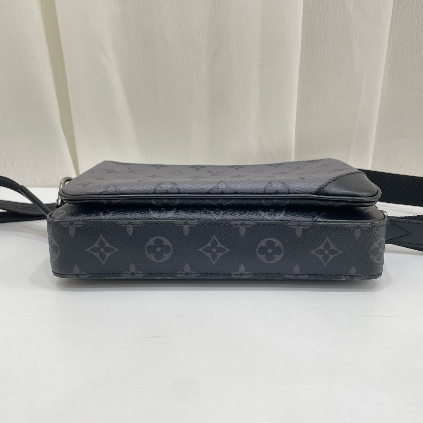 Louis Vuitton Messenger Bag