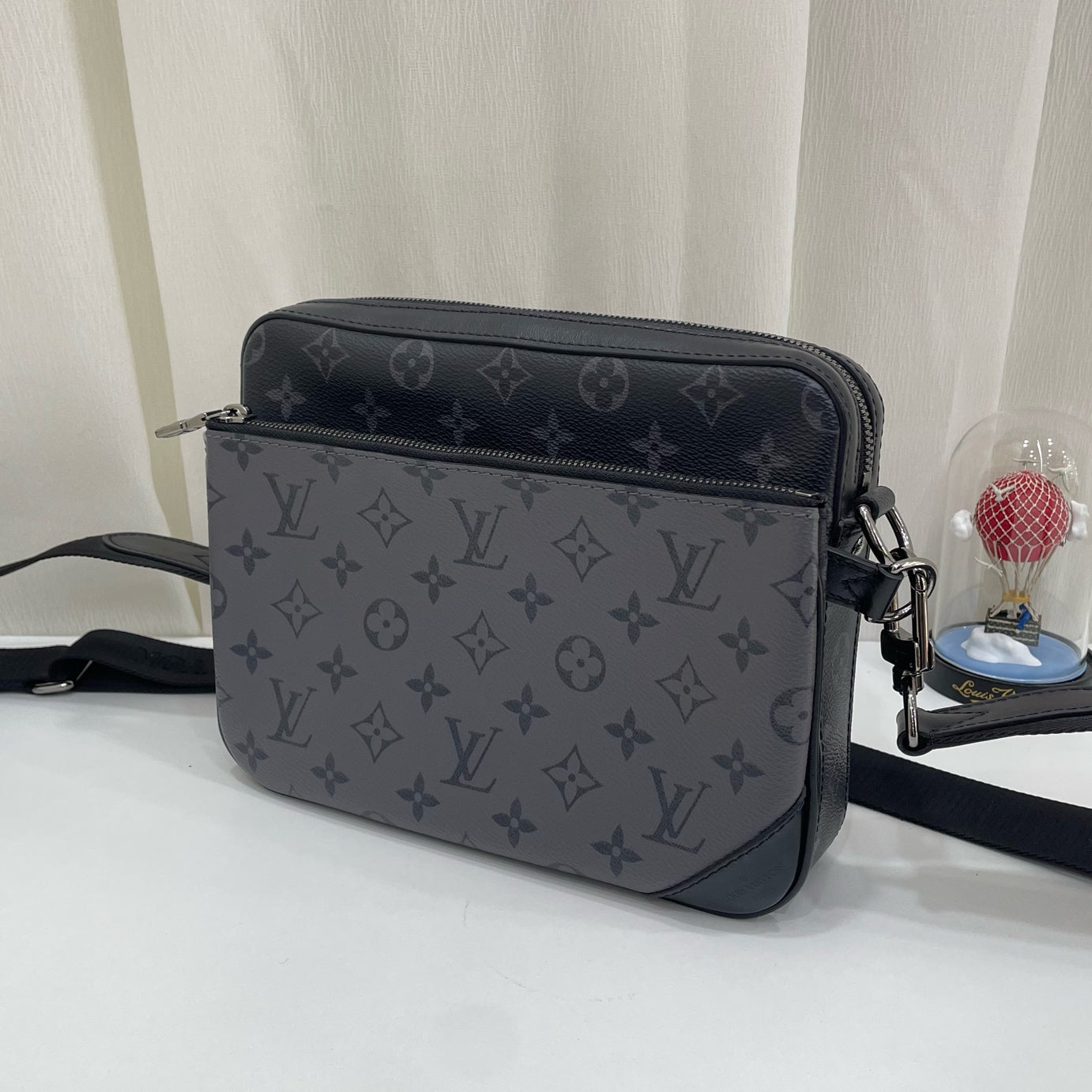 Louis Vuitton Messenger Bag