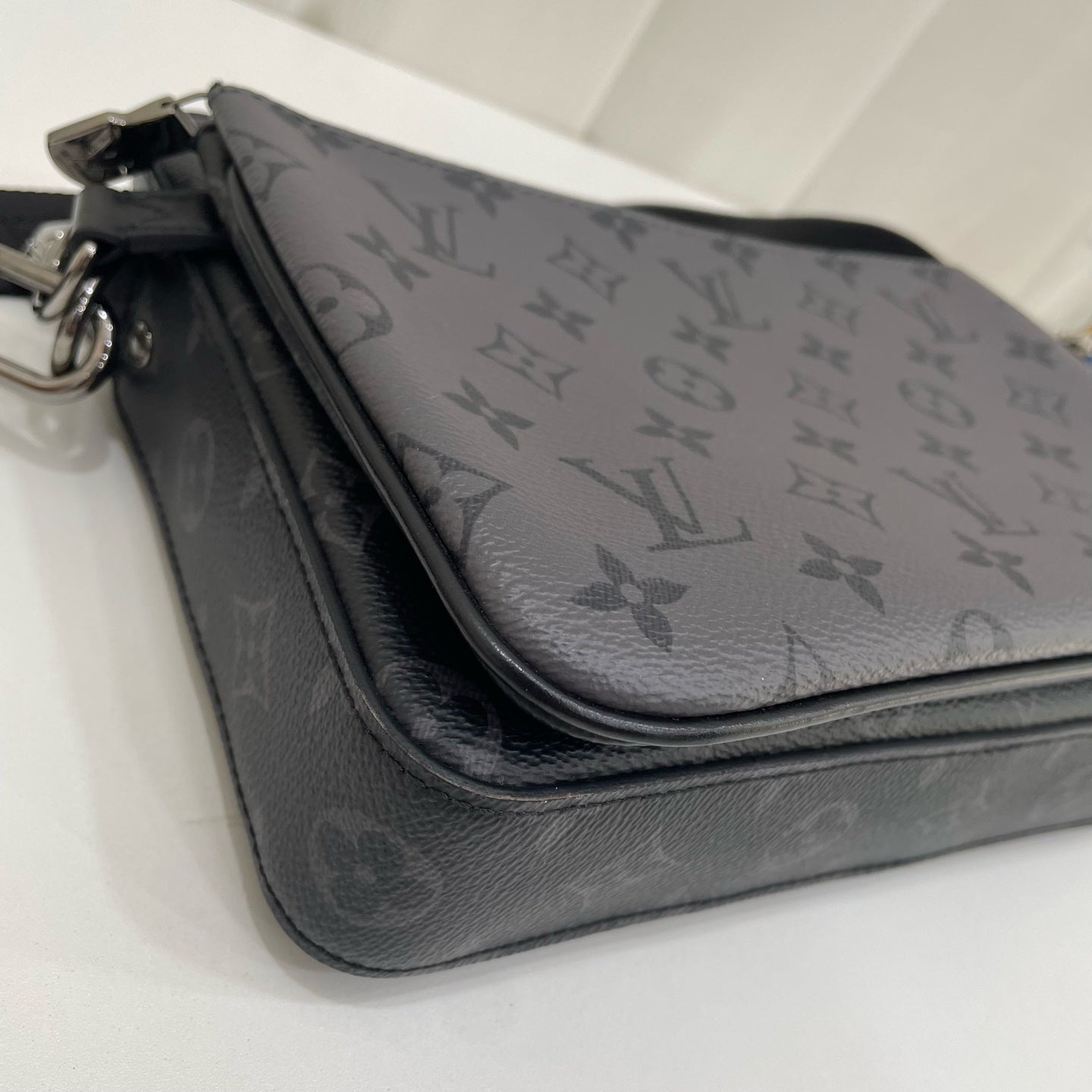 Louis Vuitton Messenger Bag